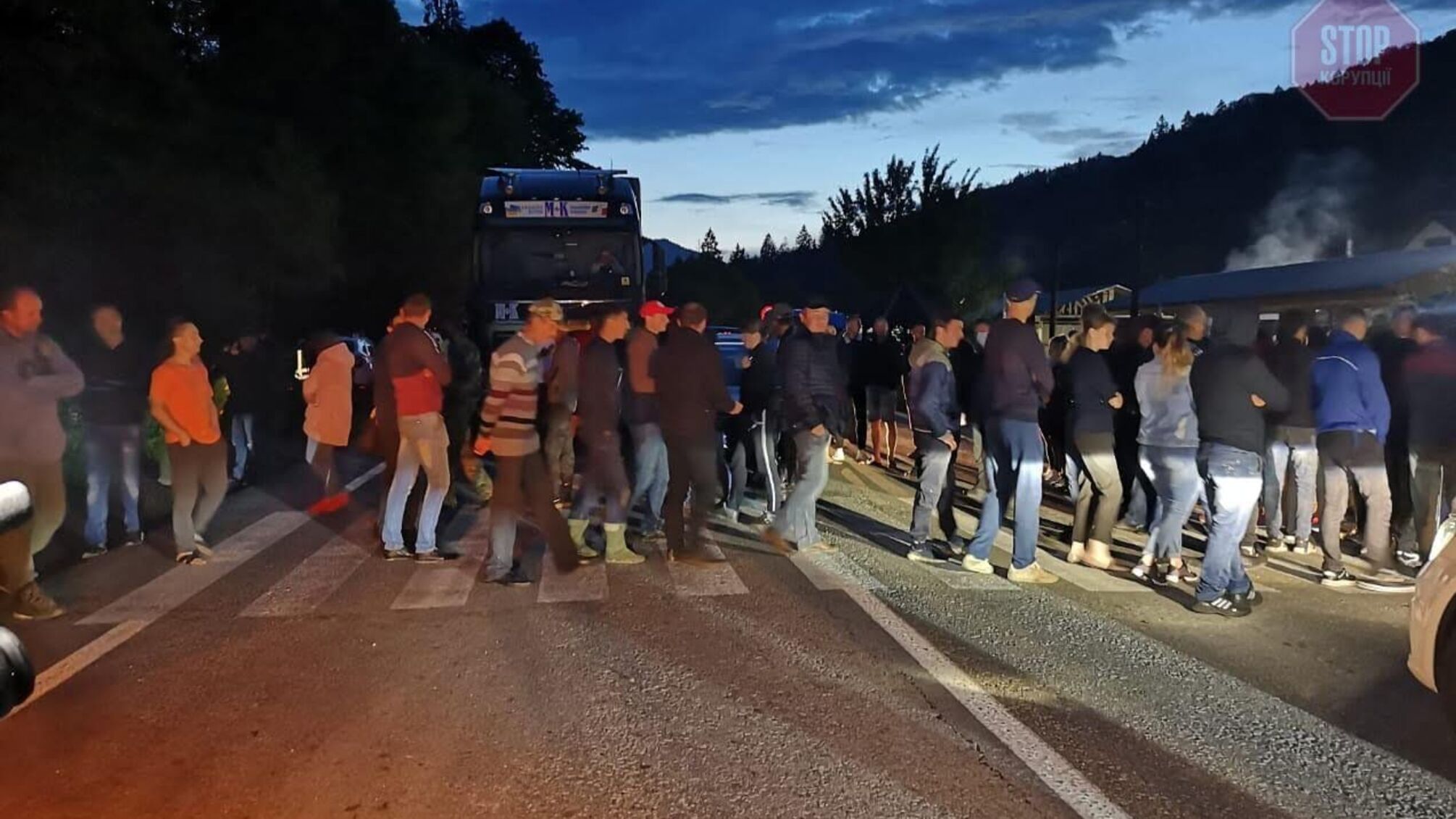 Земельні скандали: на Львівщині селяни продовжують рятувати землі від олігарха-загарбника