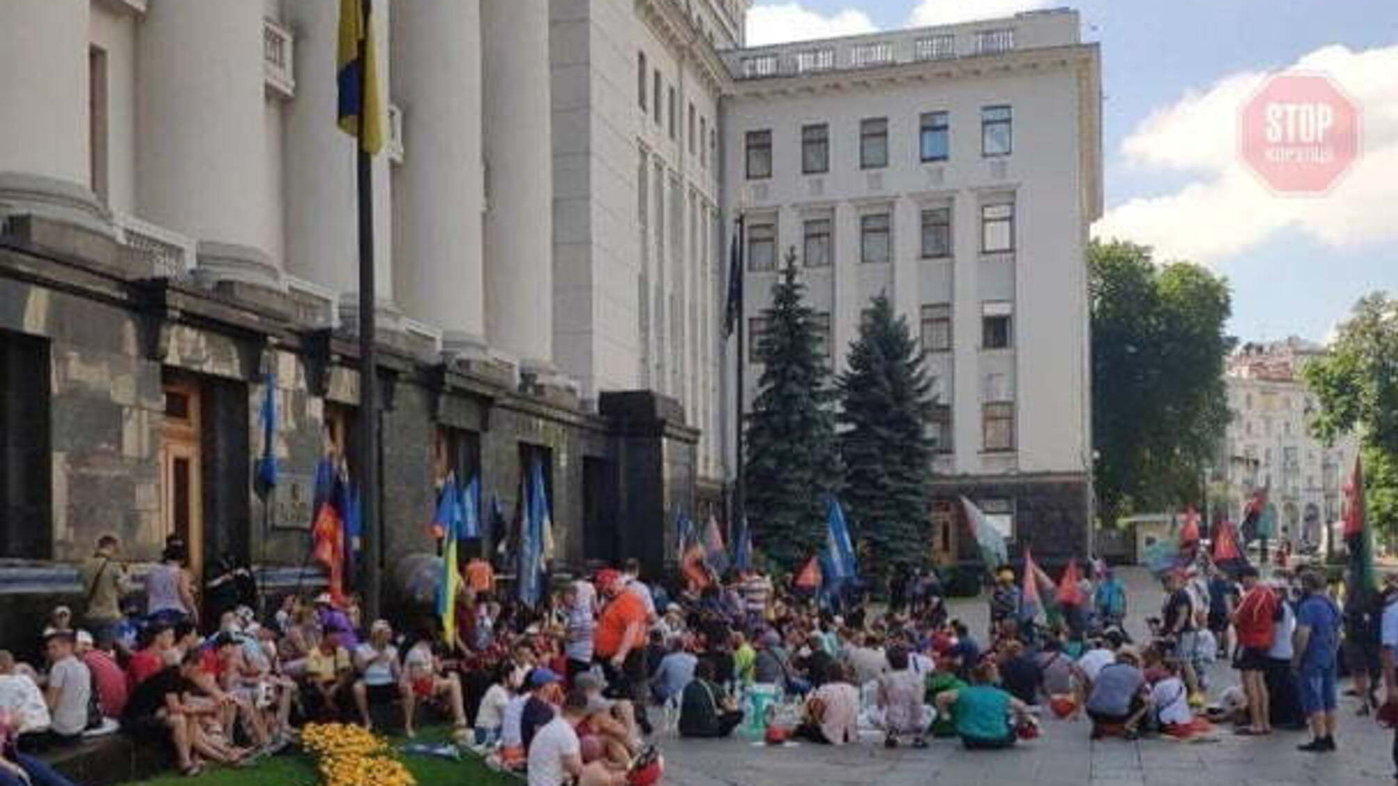 Мітинг під ОП: шахтарі вимагають розрахуватися з боргами (відео)