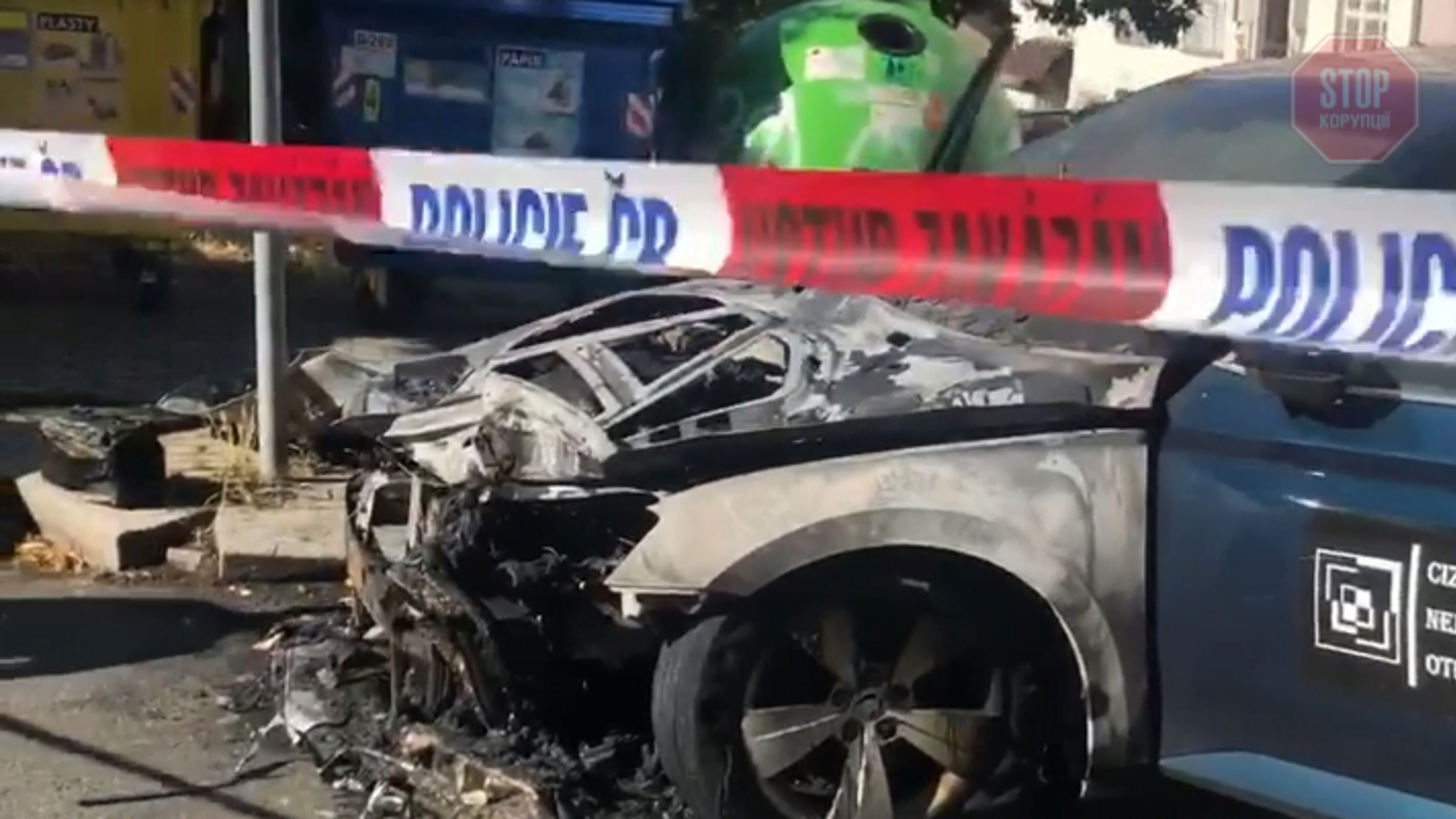 У Чехії невідомі спалили автівку чоловіка із Закарпаття (відео)