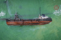 В Одесі танкер ''Delfi'' знову заливає пальним Чорне море (відео)