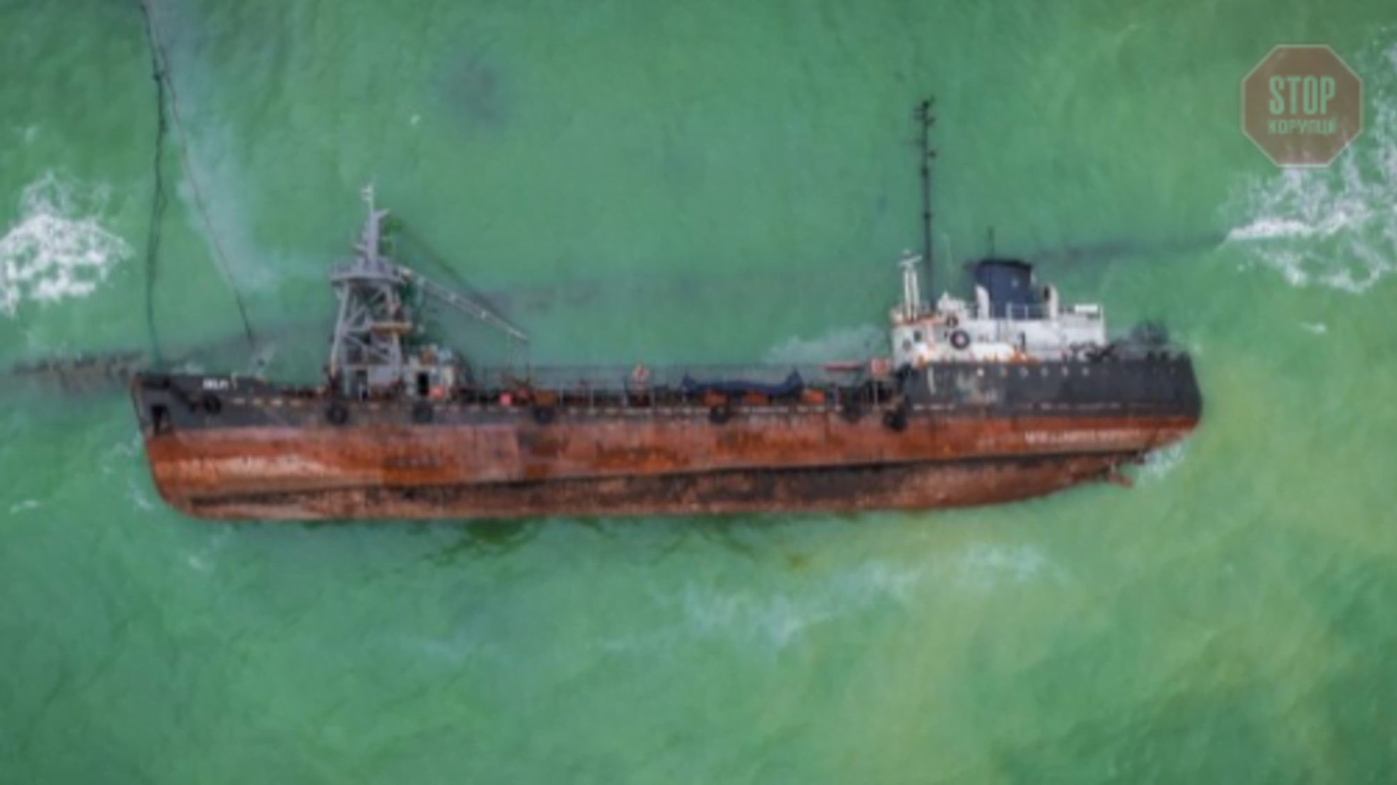 В Одесі знову не змогли підняти затонулий танкер 'Delfi'