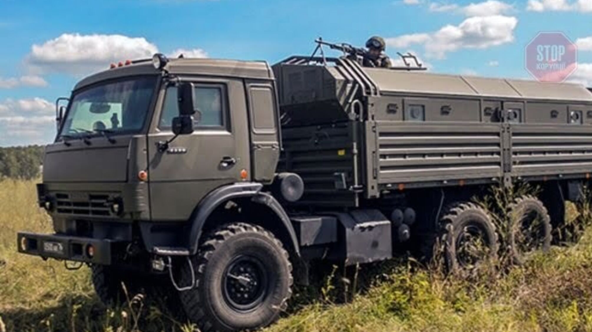 В окупованому Криму помітили колону військової техніки