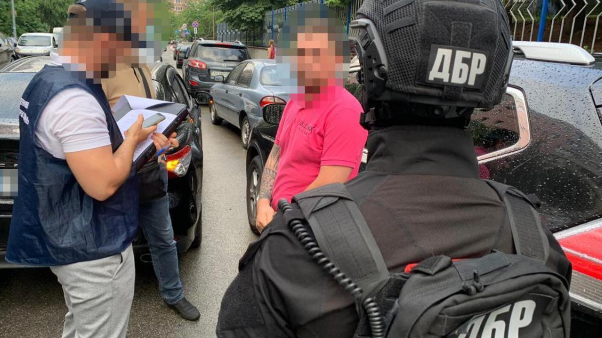 27 000 гривень за повернення вилученого автомобіля – ДБР затримало слідчого Нацполіції