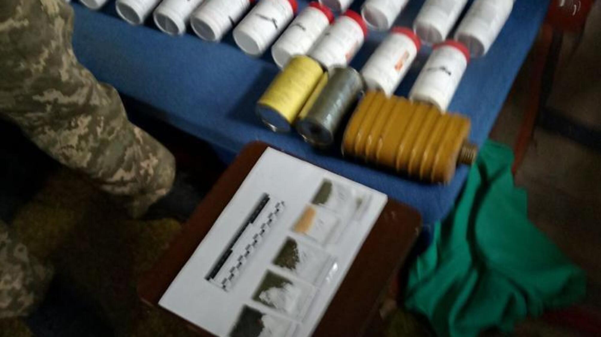 Поліція викрила злочинну організацію, учасники якої незаконно збули чотири тонни пороху з казенного підприємства