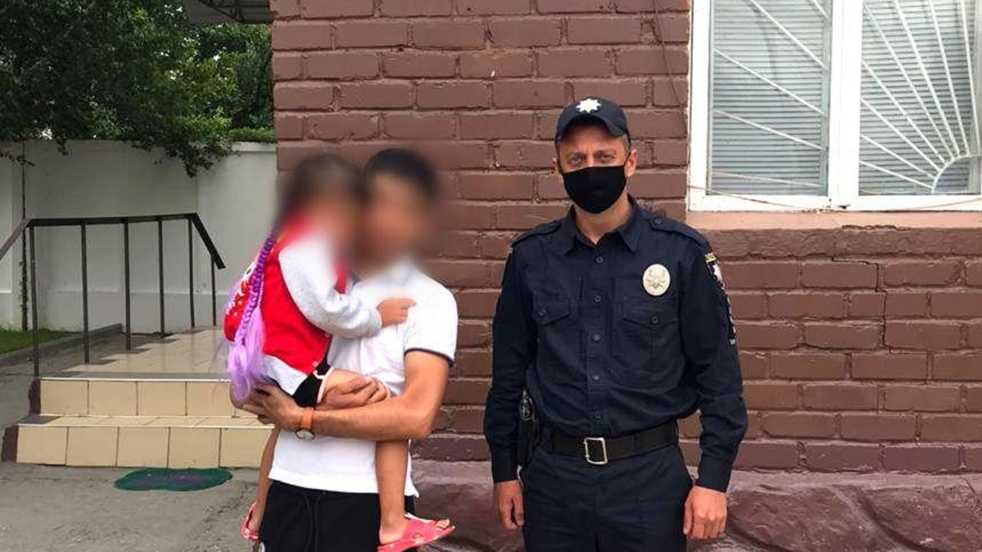 У Залізному Порту поліцейські за 15 хвилин розшукали та повернули батькам загублену 4-річну донечку