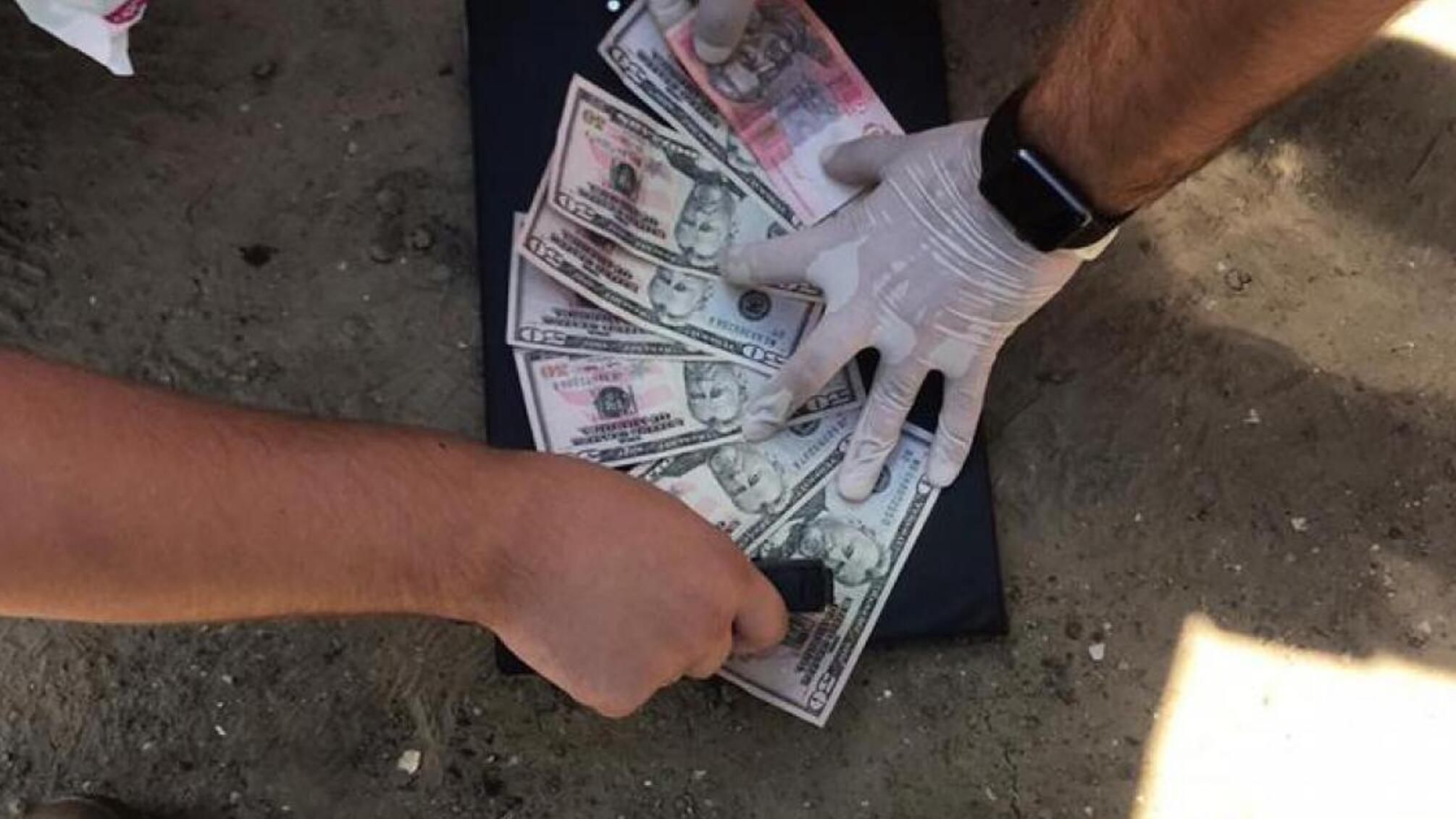 Хабар за перетин кордону до Молдови – ДБР затримало прикордонника