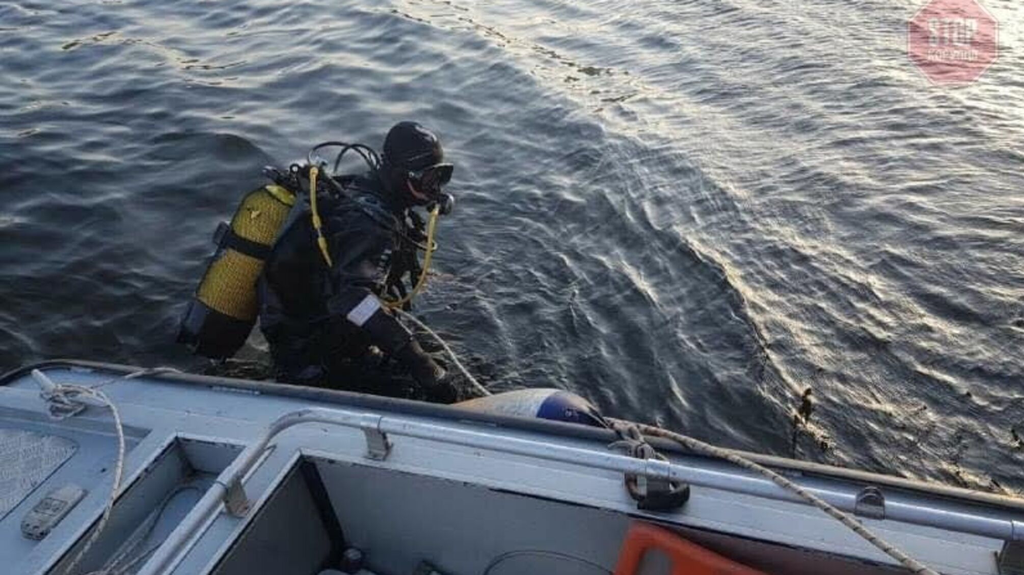 У Києві рятувальники знайшли тіло чоловіка в річці 
