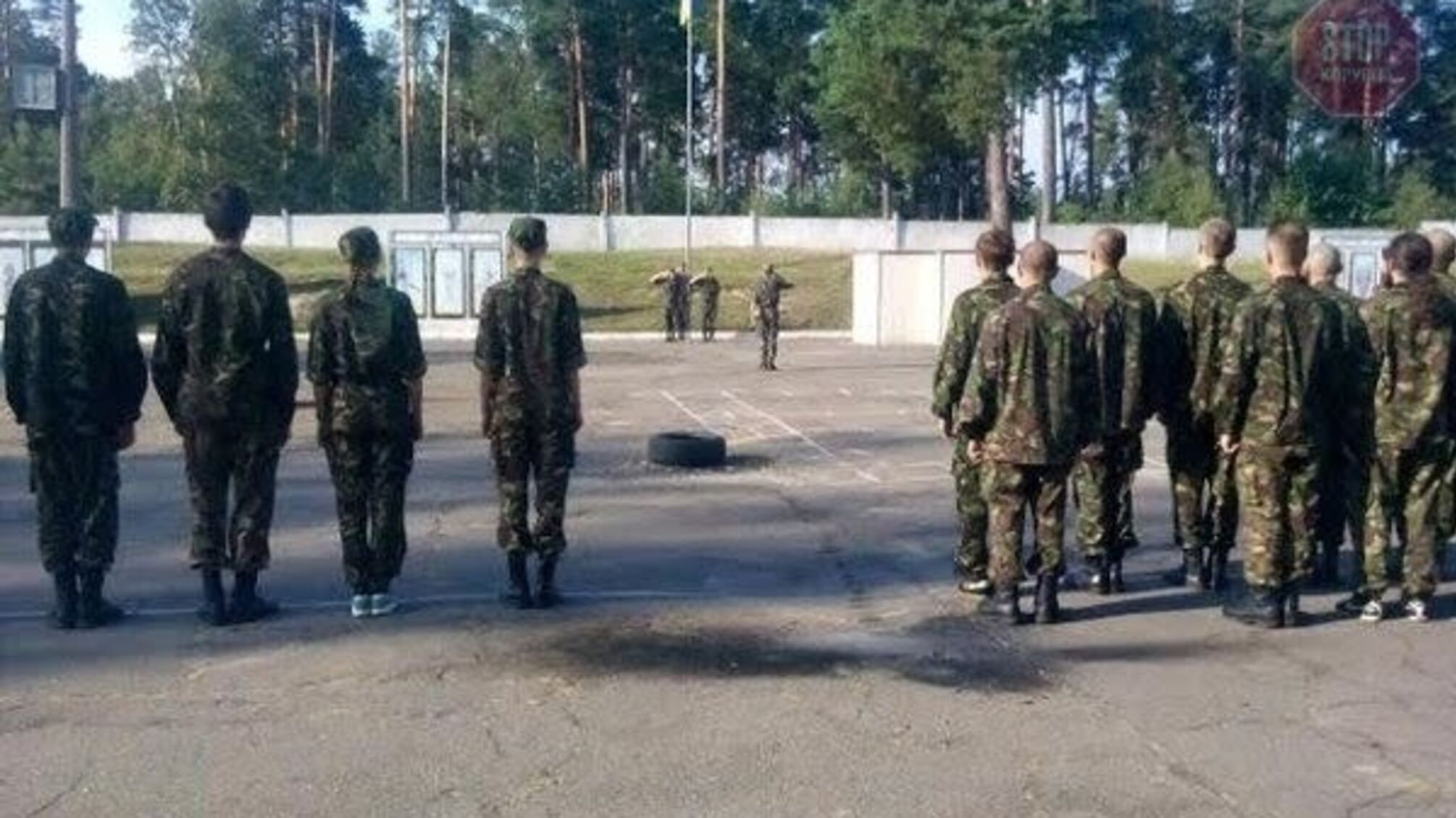 Один загинув, двоє поранених: поліція почала розслідування вибуху у військовому гуртожитку