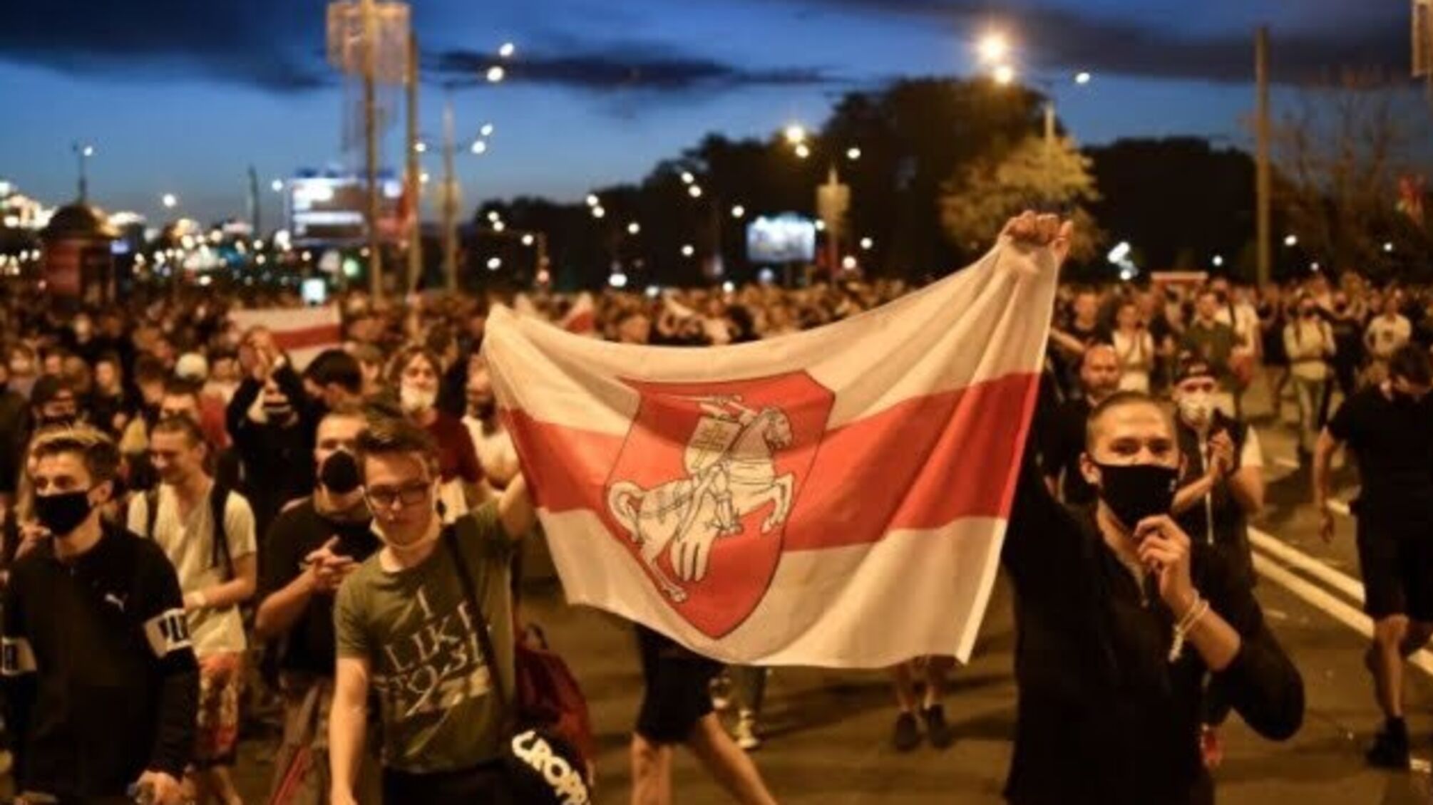 Протести у Білорусі: біля СІЗО в Мінську зібралися до 7 тисяч осіб