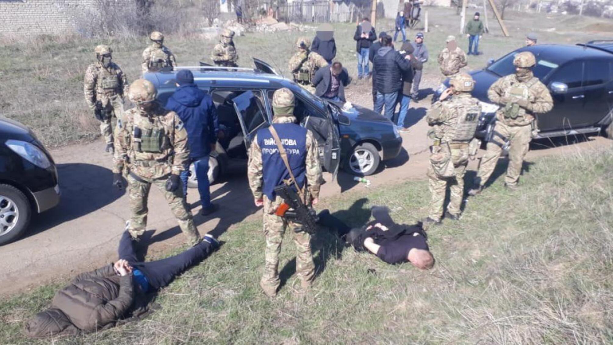 Працівник СБУ постане перед судом за надання неправомірної вигоди та незаконне носіння й зберігання боєприпасів