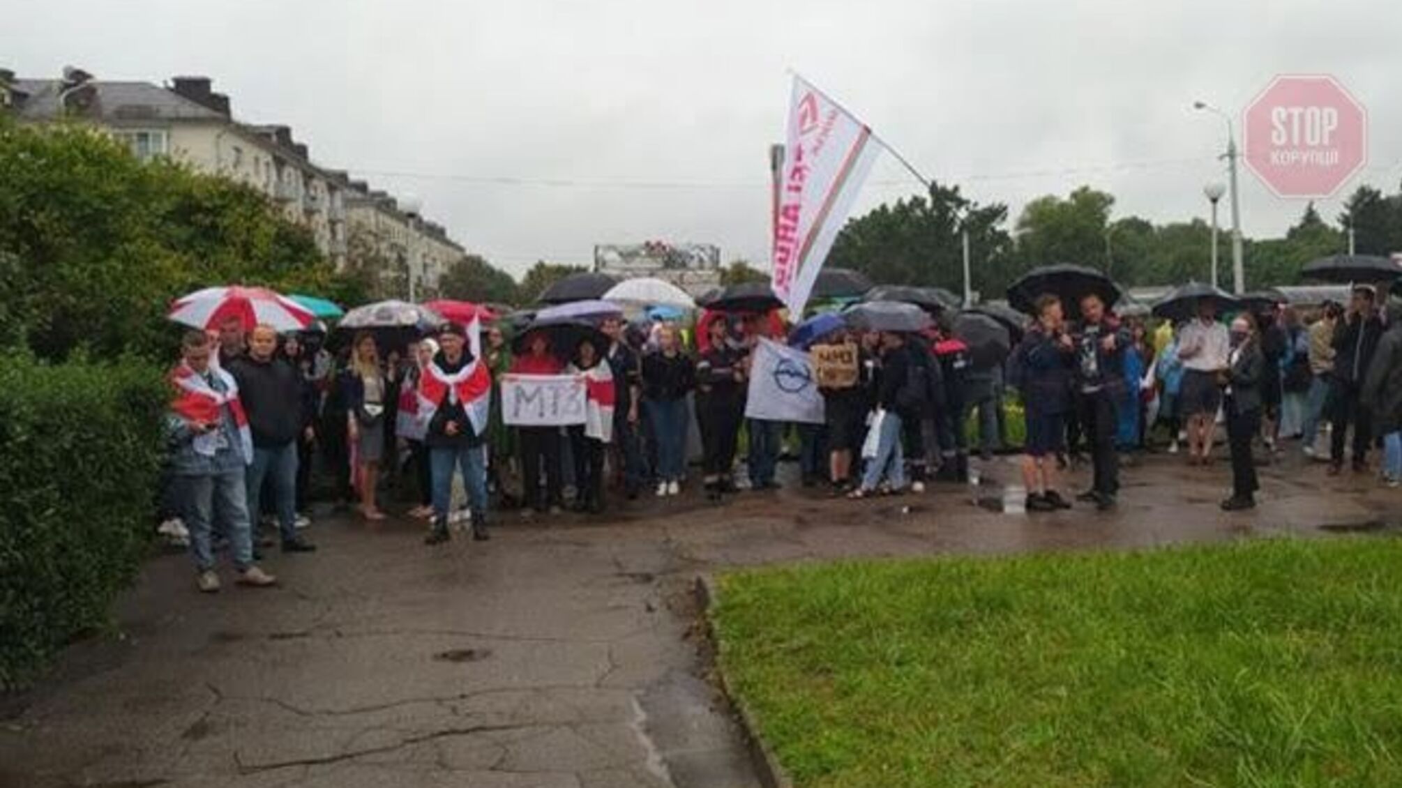 Страйк в Білорусі: ОМОН розігнав працівників Мінського тракторного заводу