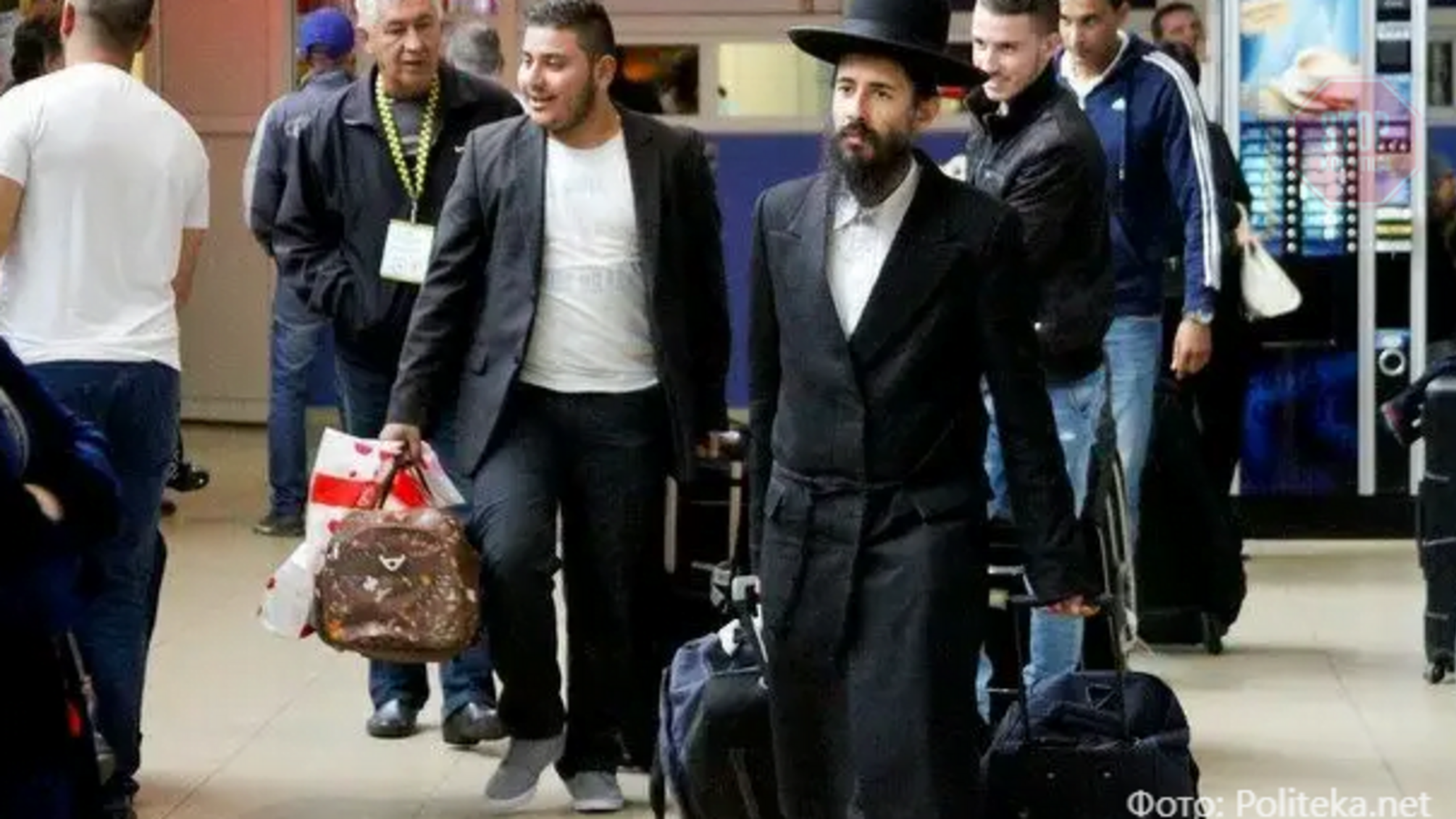 В Умані хасиди намагалися прорватися у місто (відео)