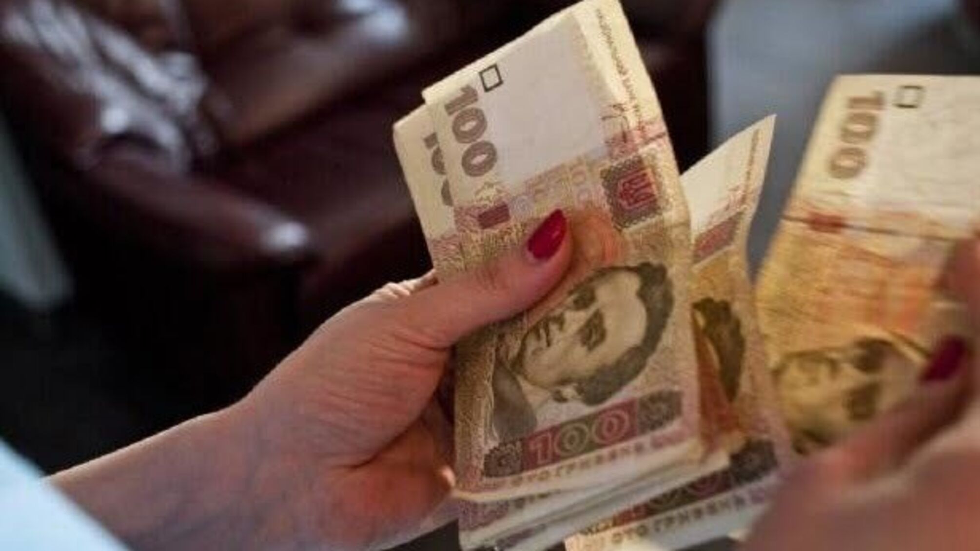 Нацбанк зміцнив курс гривні на дев'ять копійок