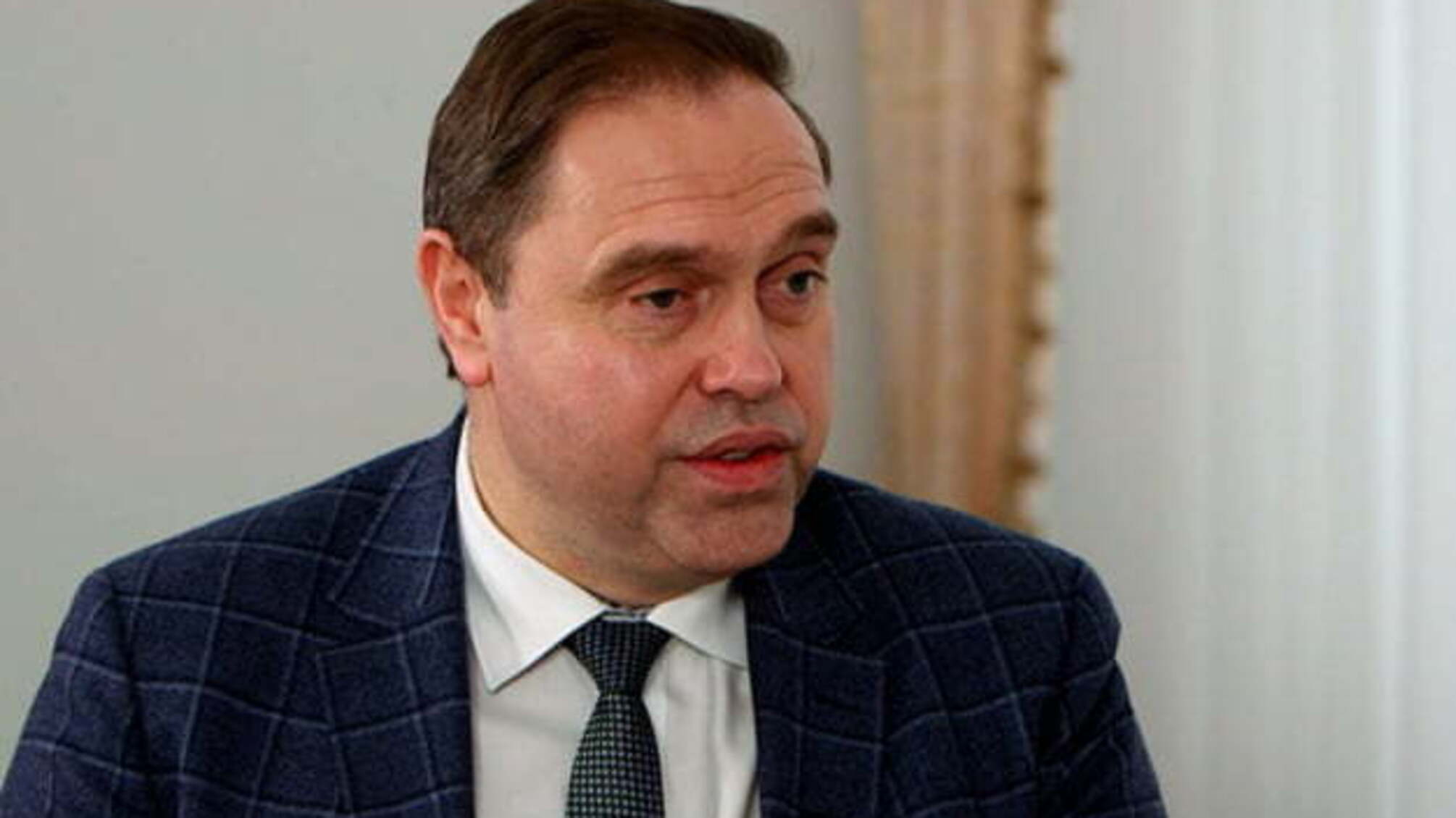 Очільник МОЗ Білорусі втік від протестувальників під вигуки 'Ганьба!'