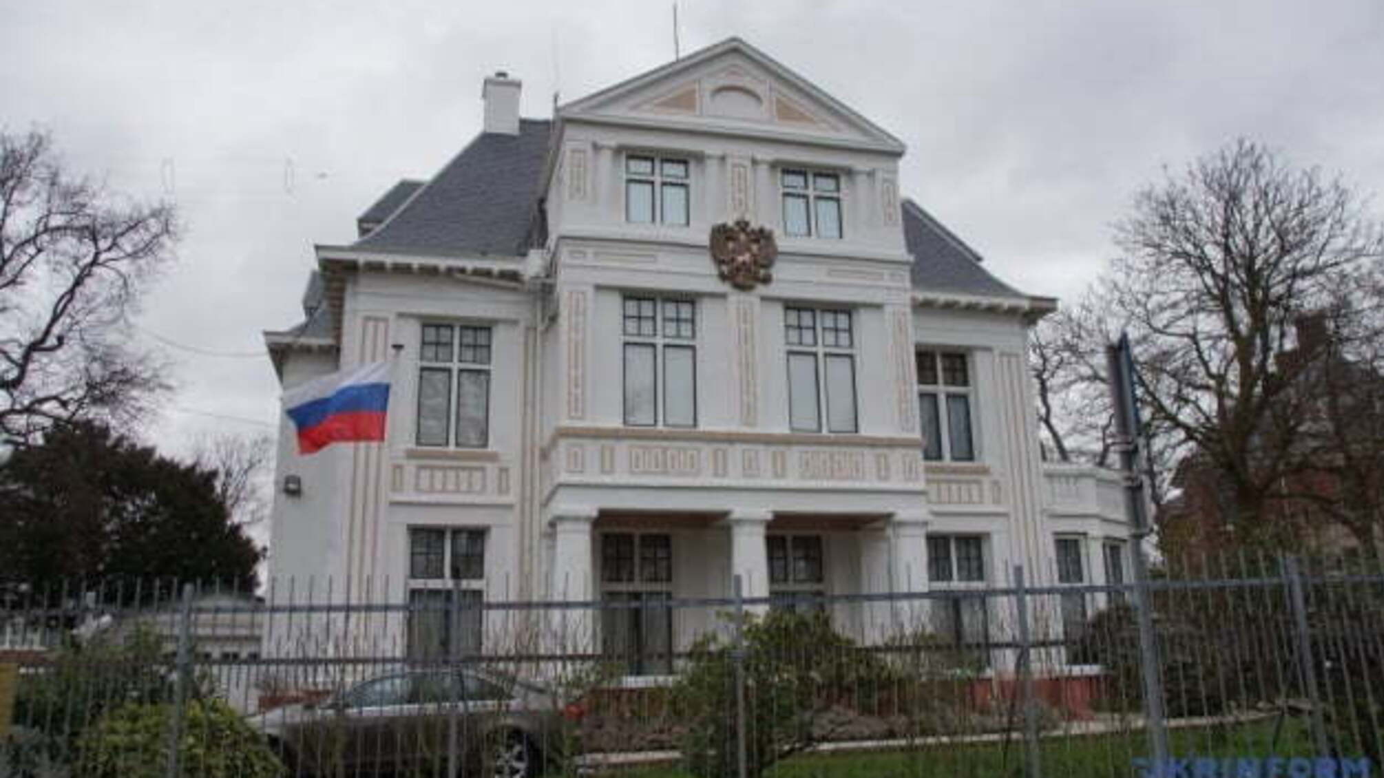 Росія заявляє про стеження за її аташе у Нідерландах, але з доказами не квапиться