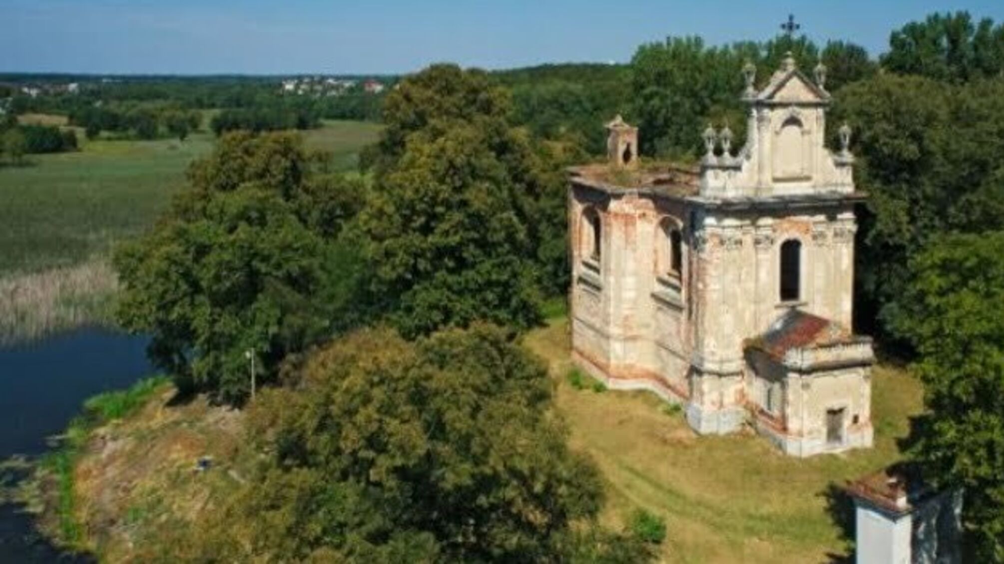 Закинутий костел на Львівщині перетвориться на театральний майданчик