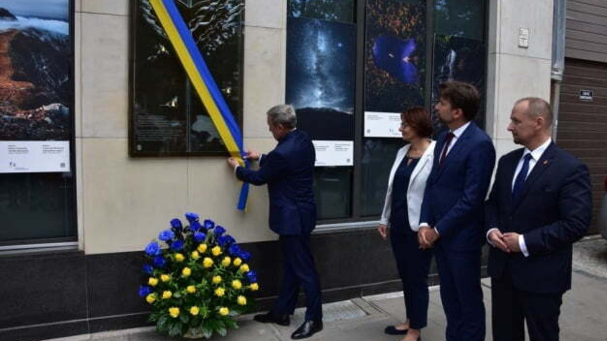 У Варшаві відкрили пам’ятну дошку Героям Небесної Сотні та жертвам російської агресії