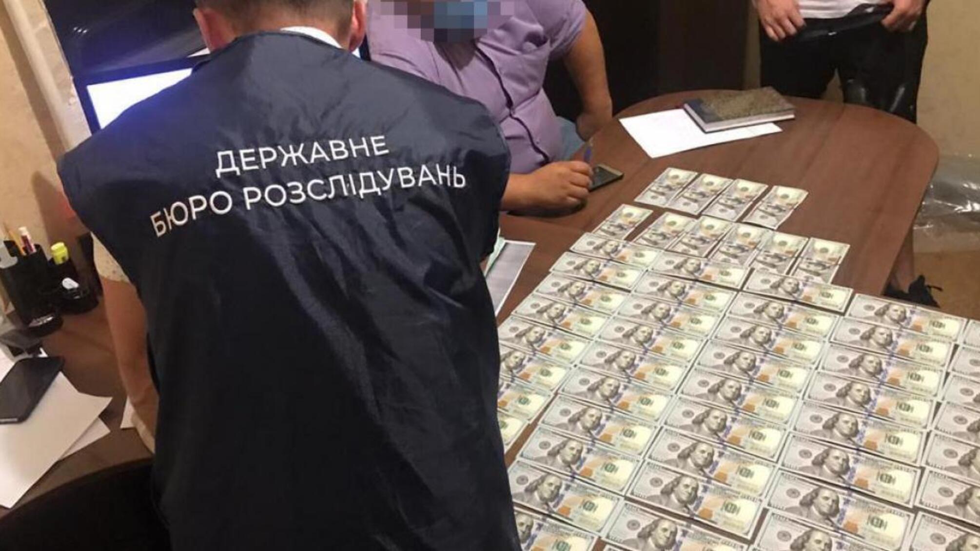 7 000 доларів за закриття кримінального провадження – ДБР затримало поліцейських Київської області