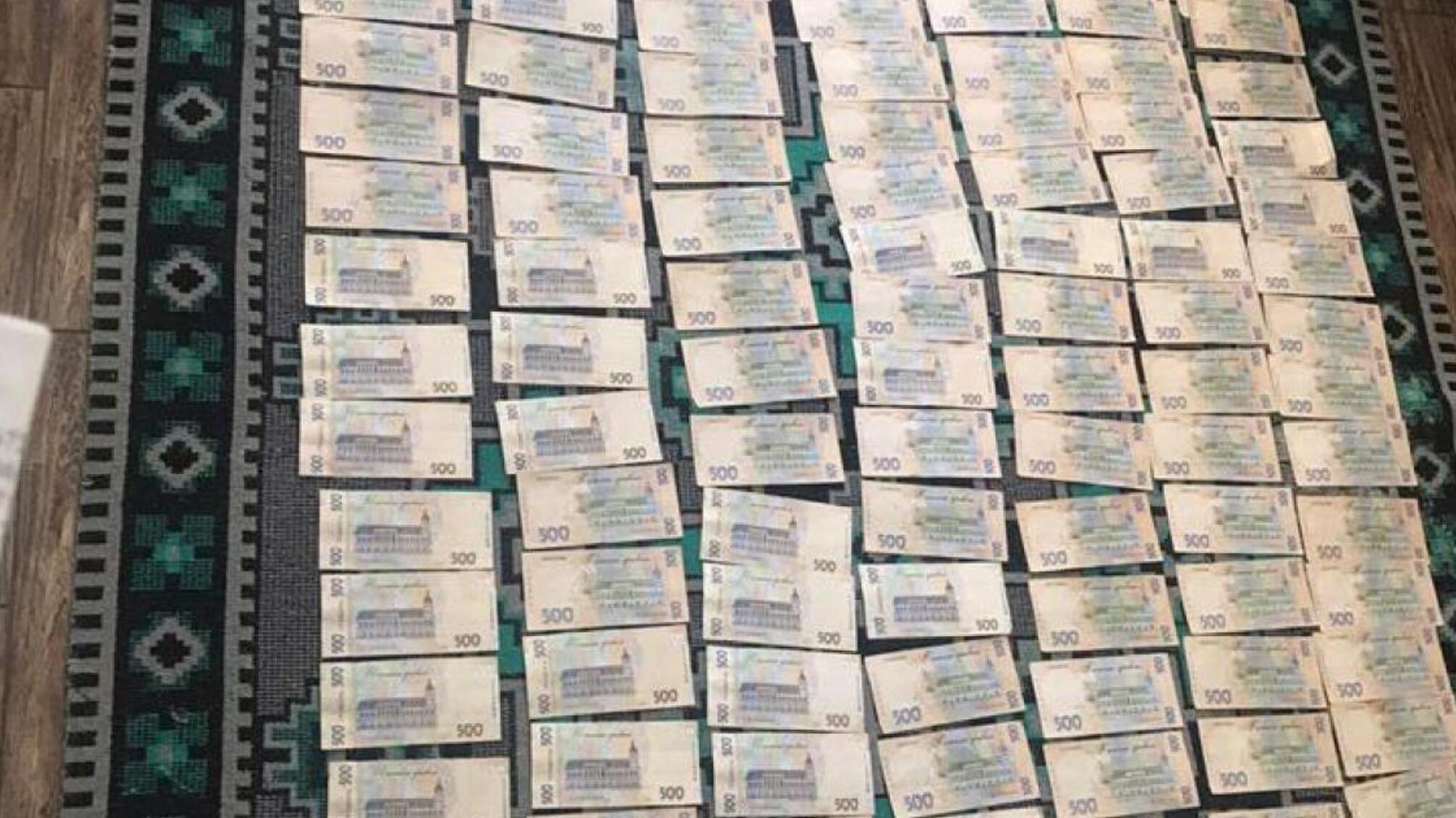 Майже мільйон гривень «на відкатах» за медичні маски для військовослужбовців: суд обрав запобіжний захід трьом членам злочинної групи