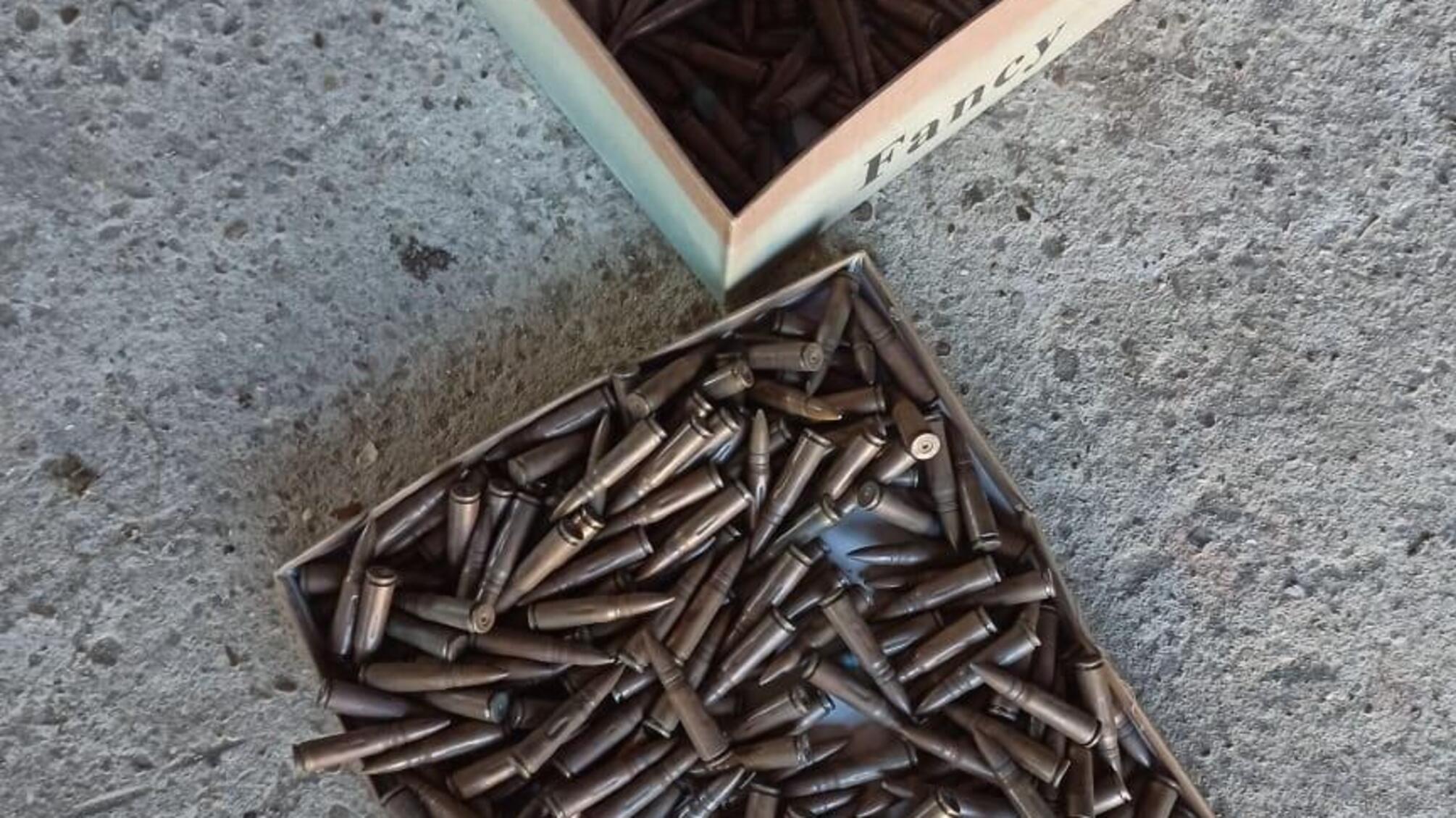 У жителя Біляївки поліцейські вилучили 9 одиниць зброї, 4 вибухових пристрої та близько 1000 набоїв