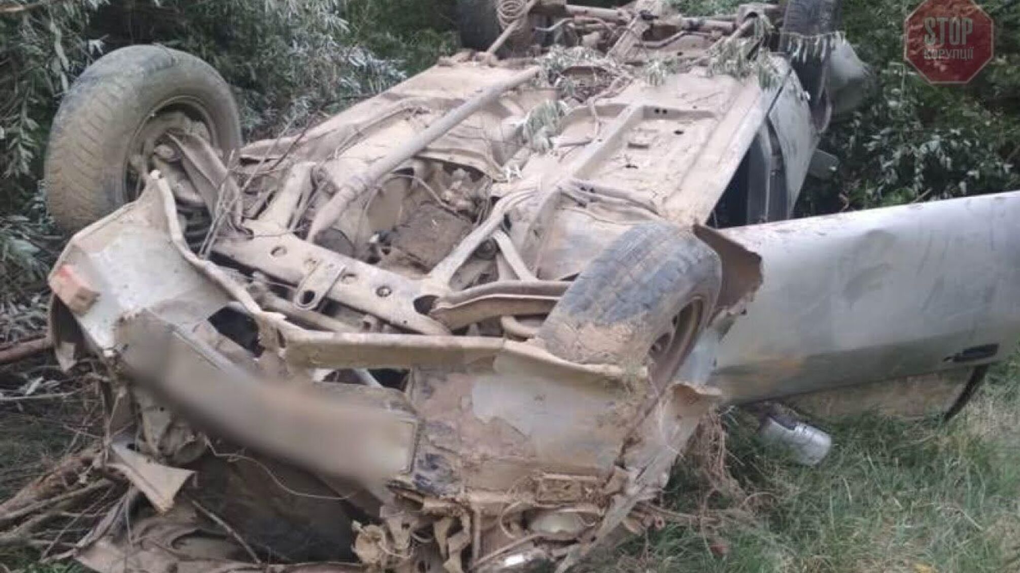 На Одещині машина впала в глибокий яр, є постраждалі