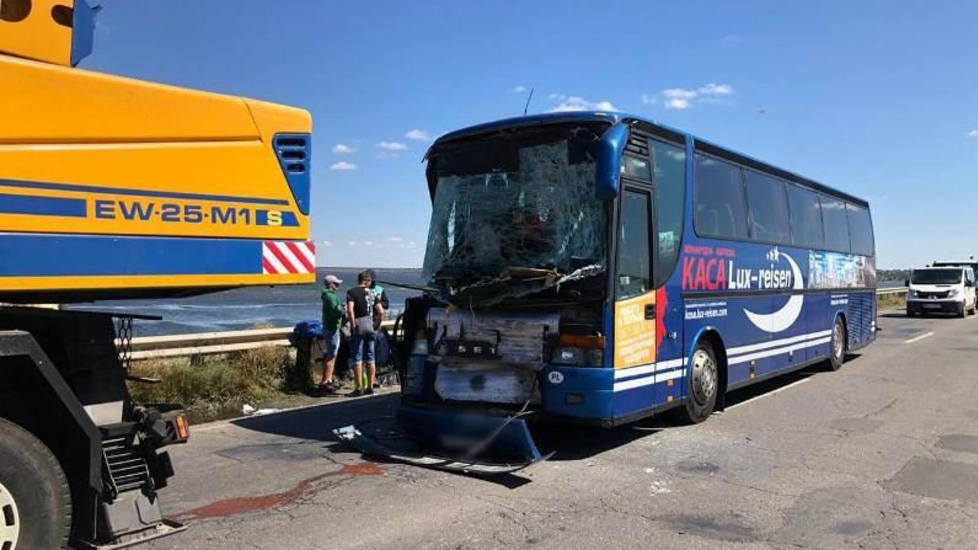 Поліцейські встановлюють обставини ДТП на трасі Одеса-Мелітополь