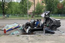 У Києві іномарка влетіла у маршрутку, є потерпілі (фото, відео)