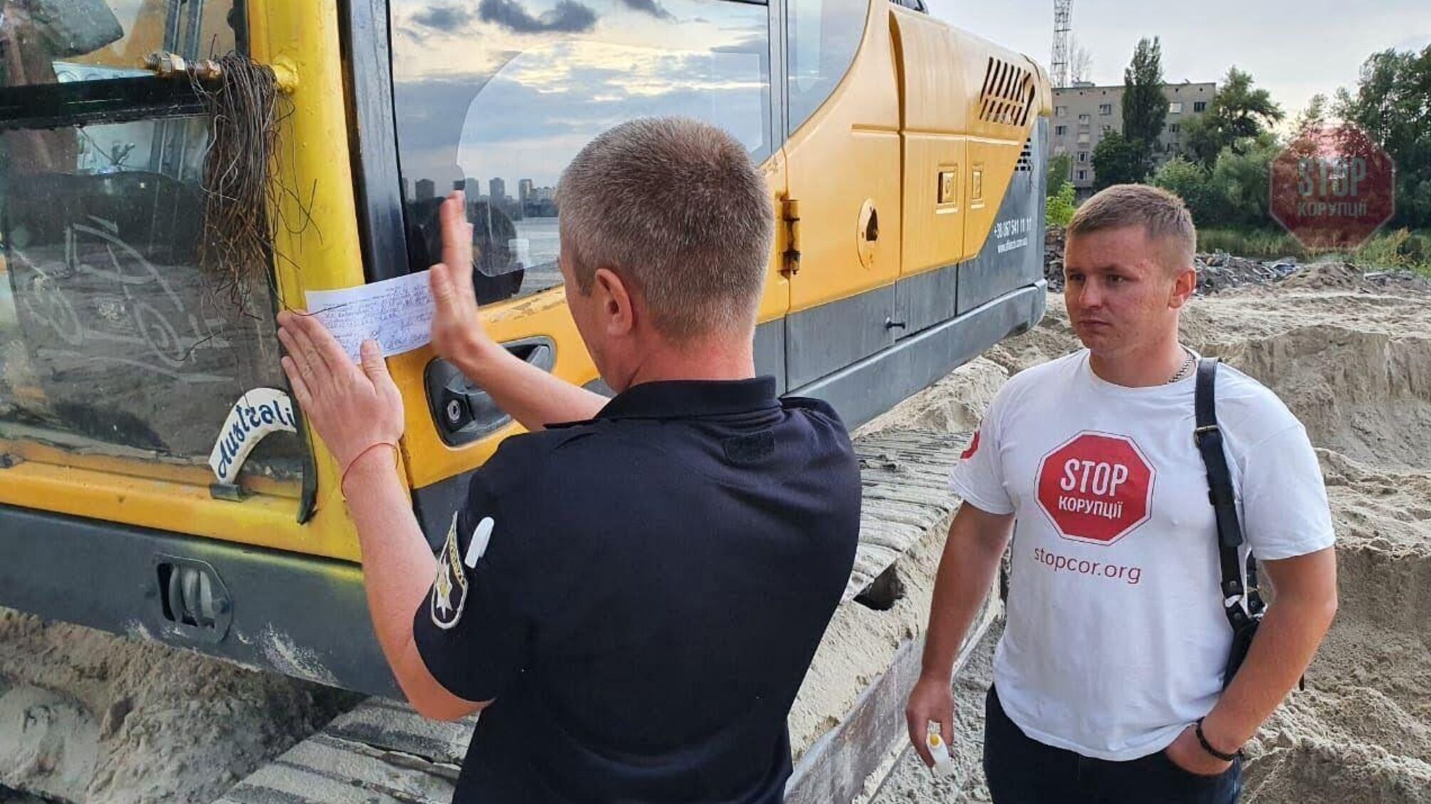 Техніку піщаних нелегалів депутата Київради Паладія опечатали (фото)