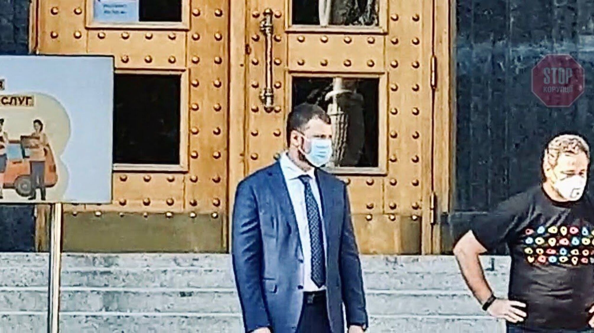 Російські буксири в українських водах: під Кабміном активісти присоромили міністра Криклія (відео)