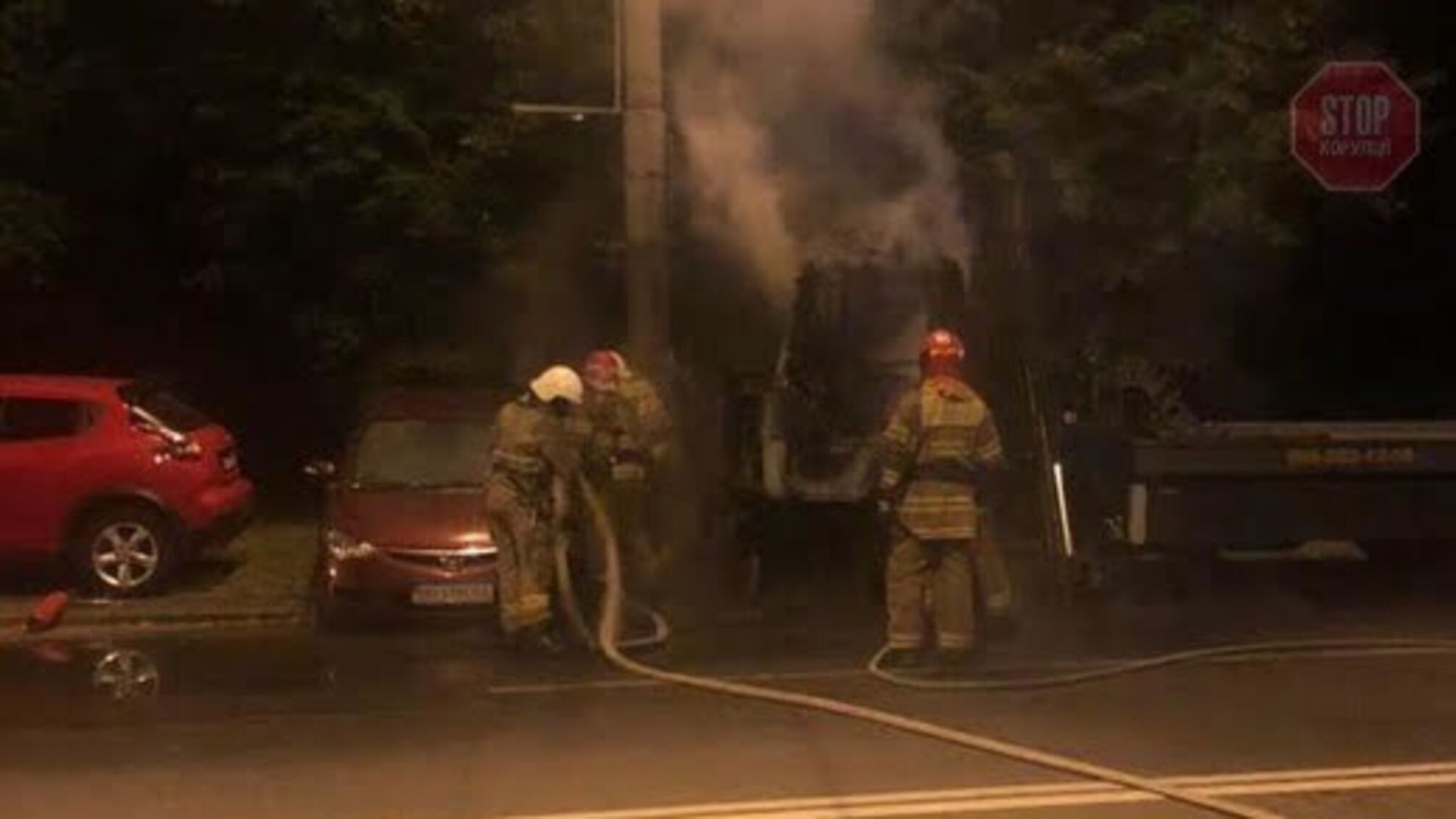 У Львові підпалили дві автівки