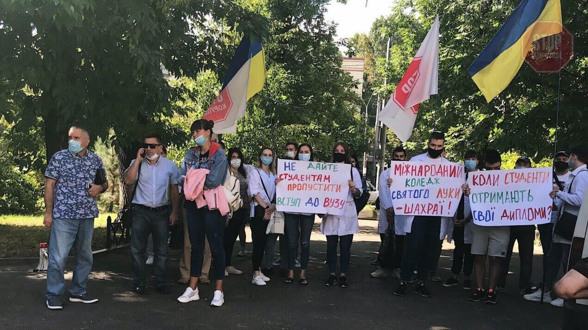 Бездіяльність Міносвіти може позбавити столичних медстудентів дипломів
