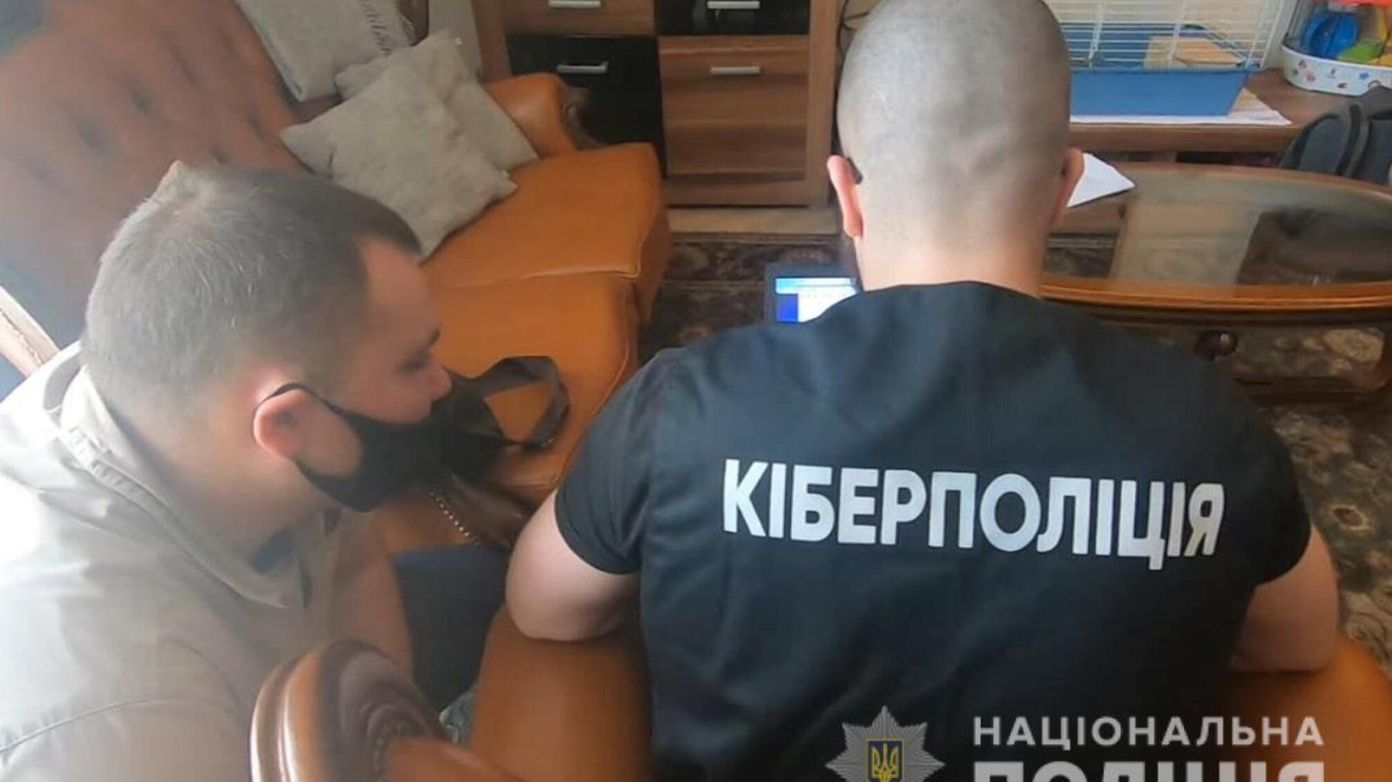 Правоохоронці проводять розслідування за заявою фінансової установи щодо списання коштів з рахунків іноземних громадян