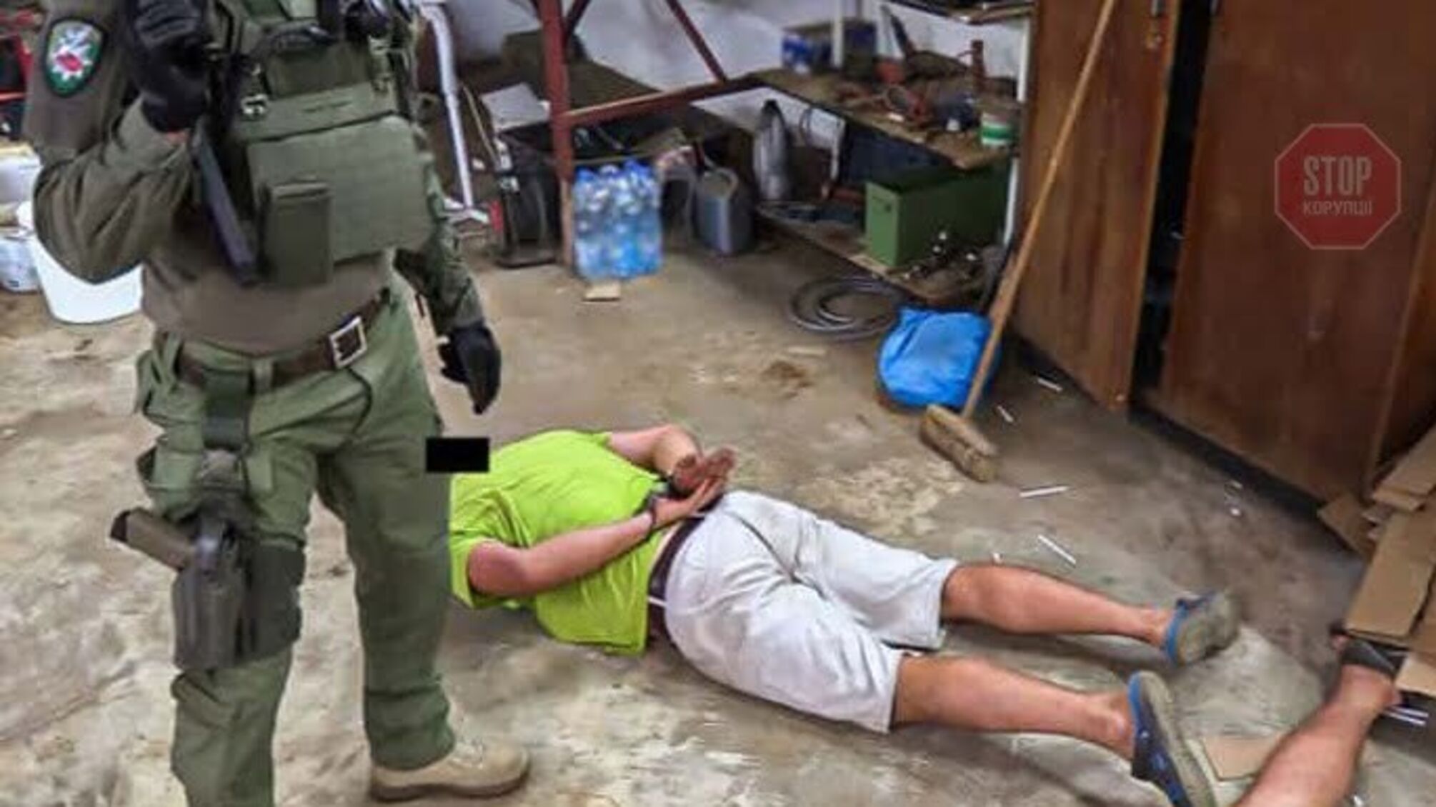 Шестеро українців незаконно виготовляли цигарки в Польщі (фото)