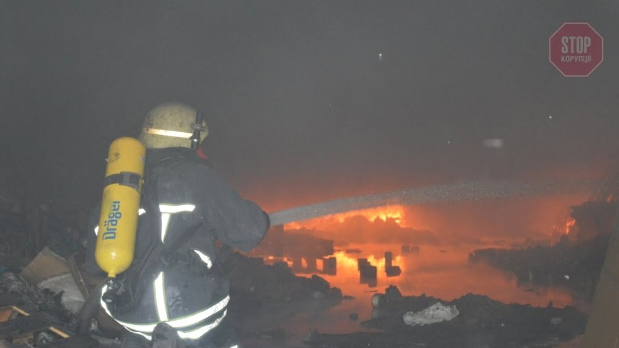 У Чернігові вибухнув газовий балон, сталася пожежа (фото)