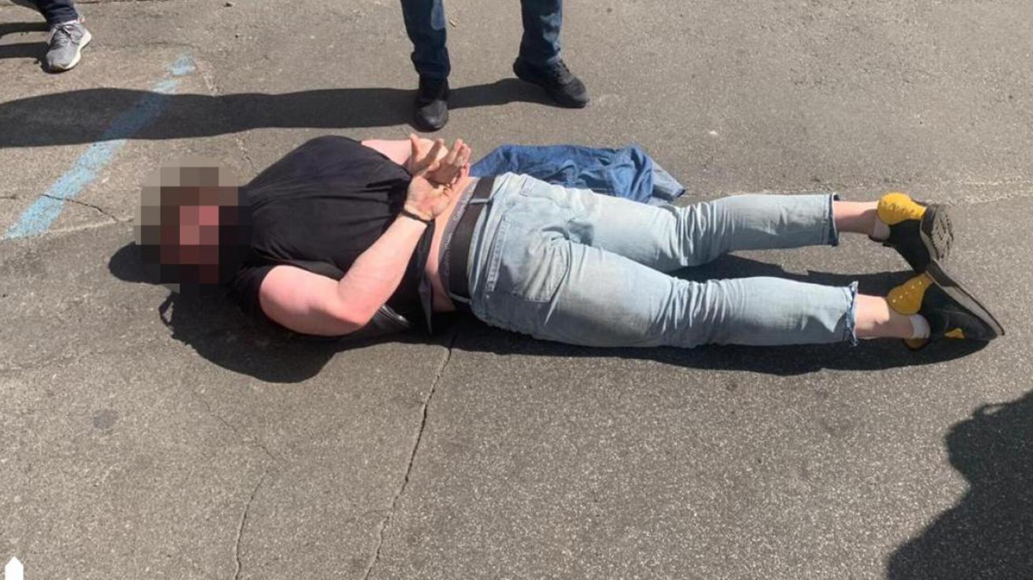 70 000 доларів хабара за «допомогу» бізнесу - ДБР повідомило про підозру посадовцю ДСНС та двом посередникам (ВІДЕО)