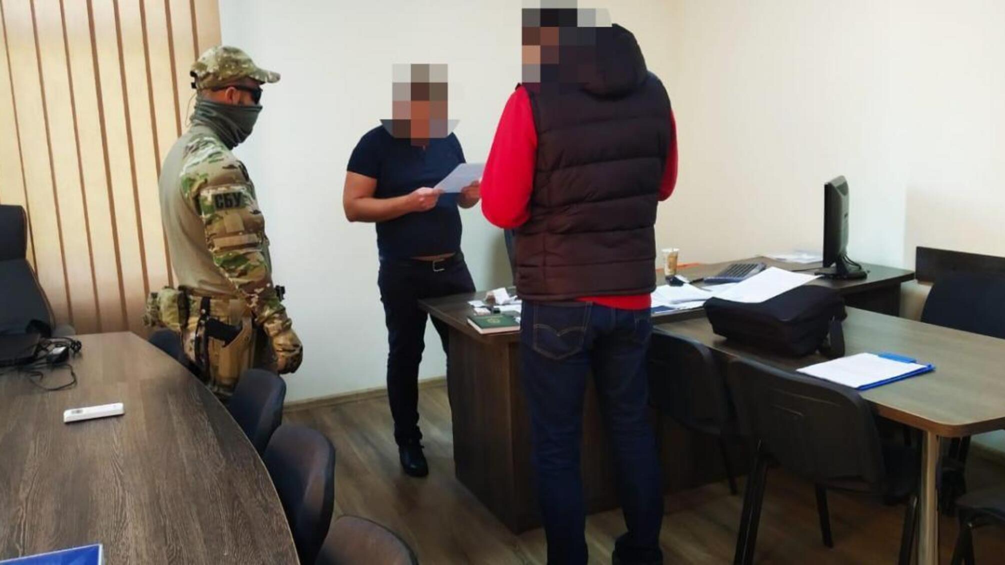 Слідчий СБУ вимагав 30 000 доларів США – ДБР повідомило про підозру