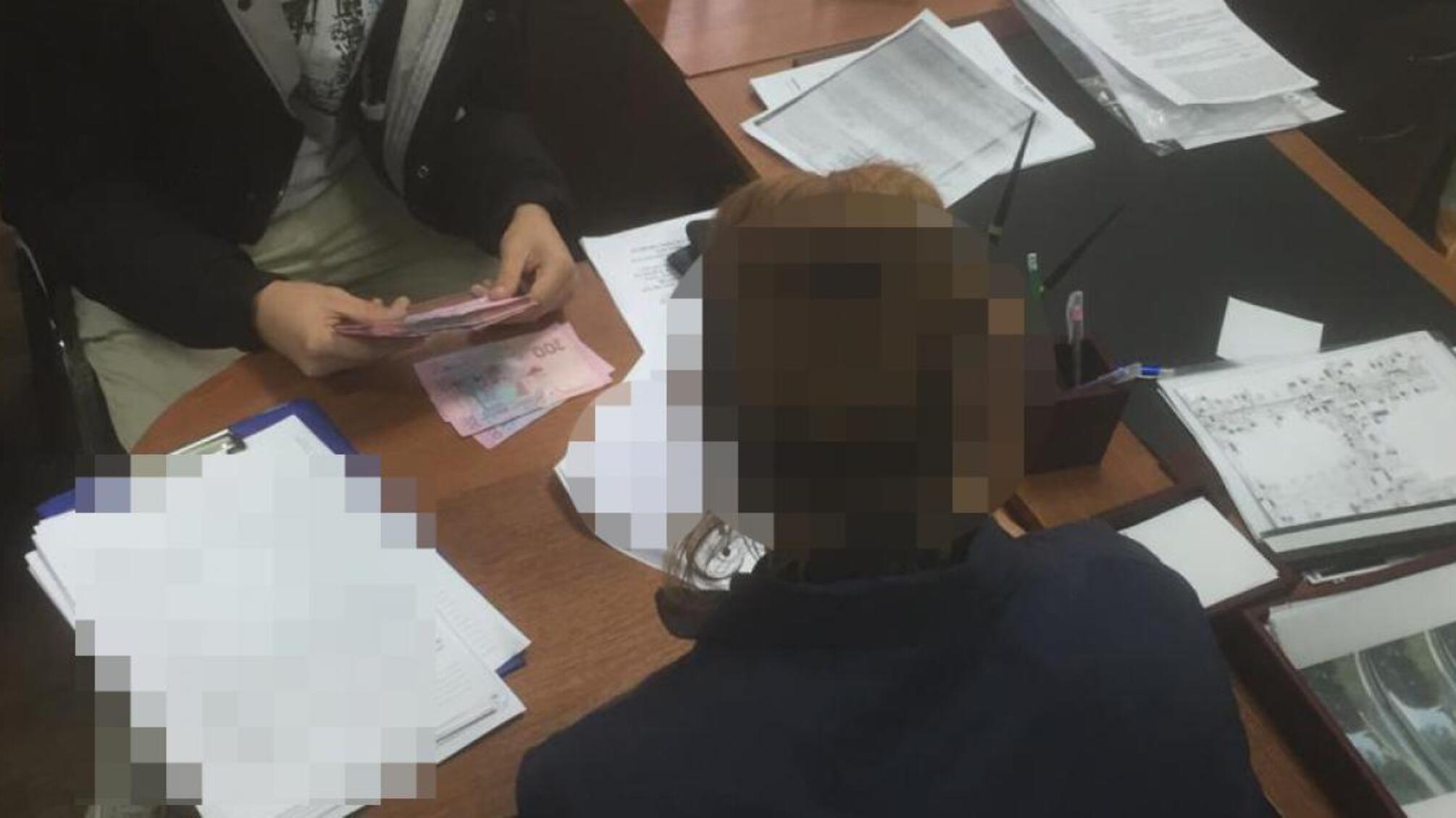 На Донеччині викрито на хабарі посадовця патрульної поліції