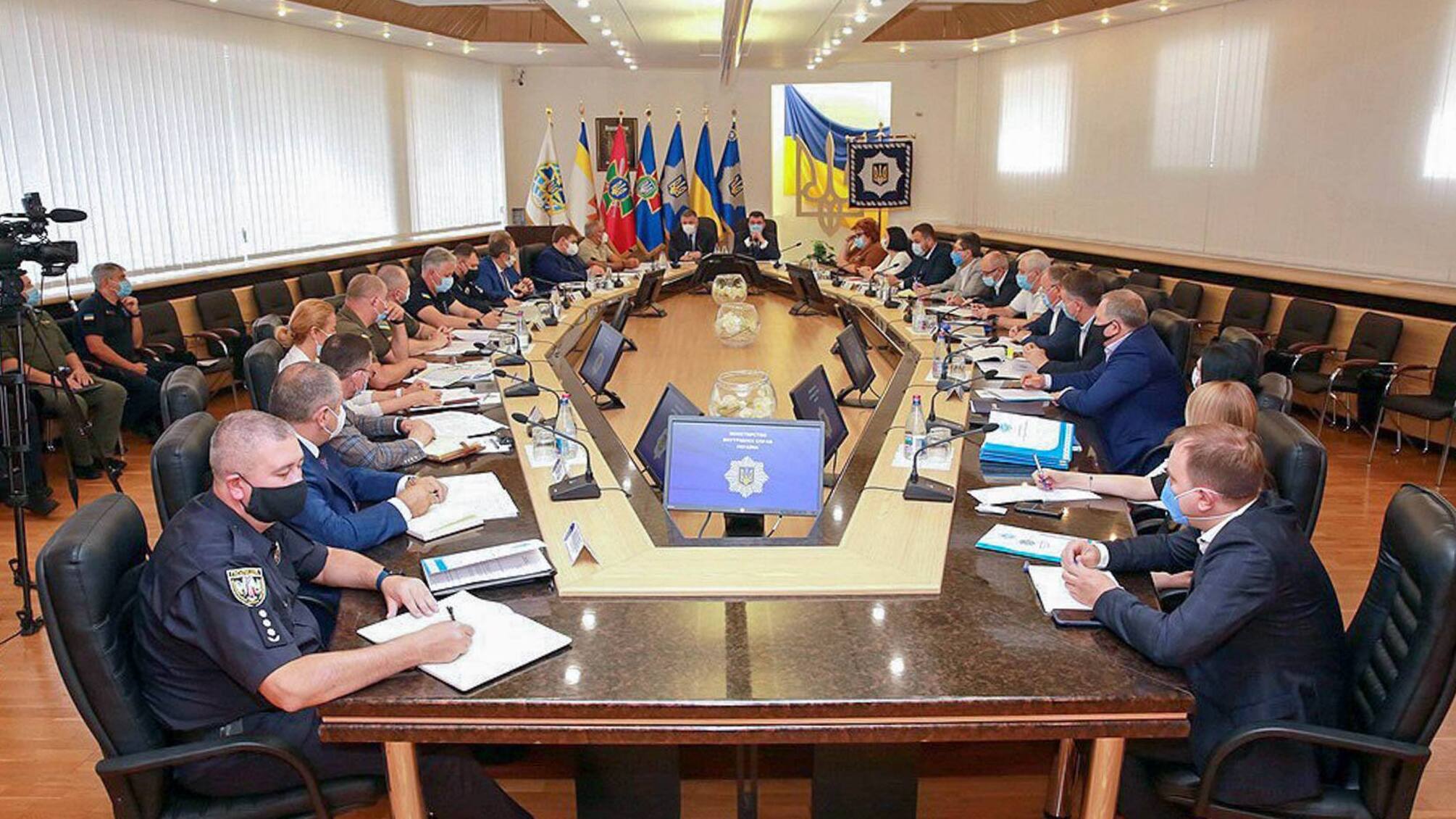 Міністр внутрішніх справ Арсен Аваков та секретар РНБО Олексій Данілов провели засідання координаційного штабу щодо місцевих виборів