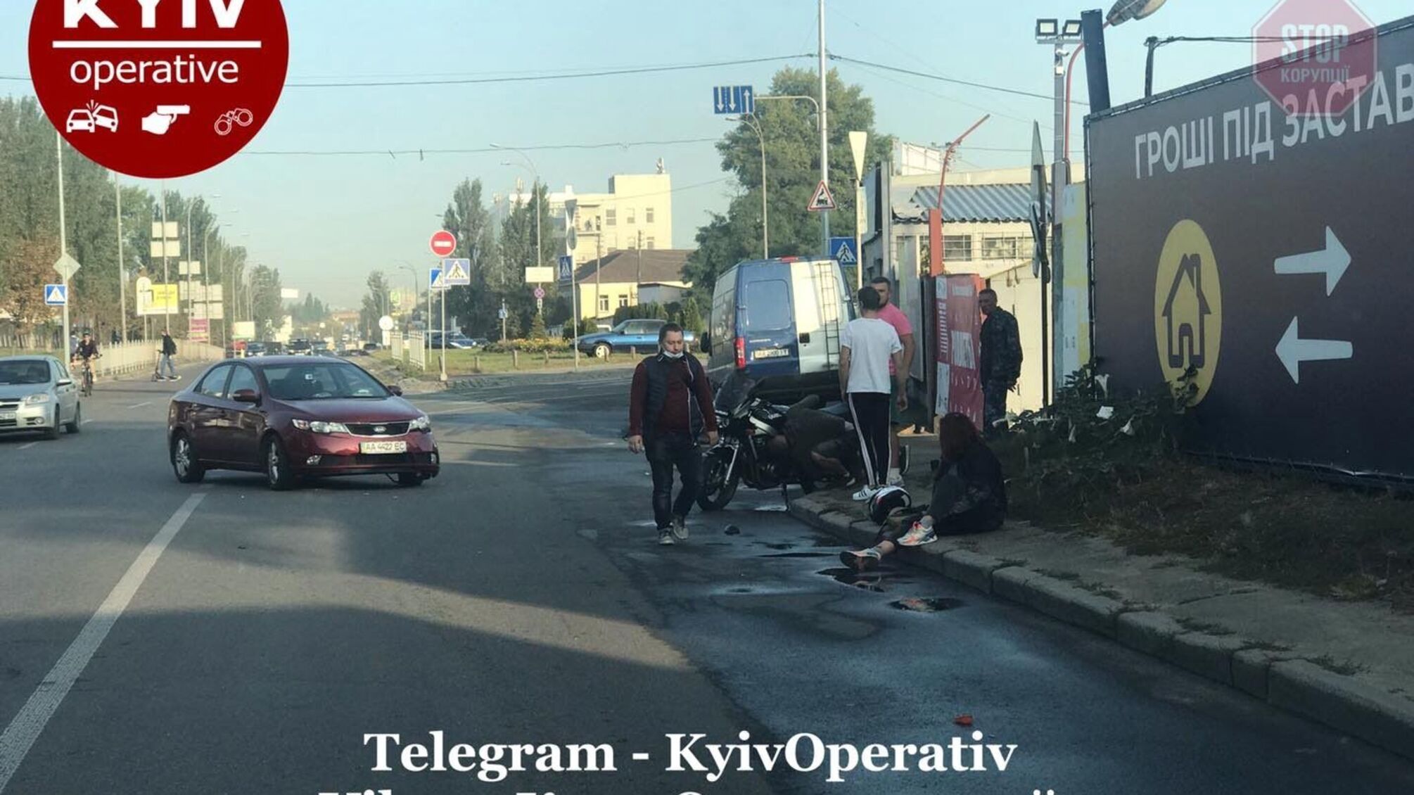 У Києві сталася ДТП за участю легковика та мотоцикла (фото)