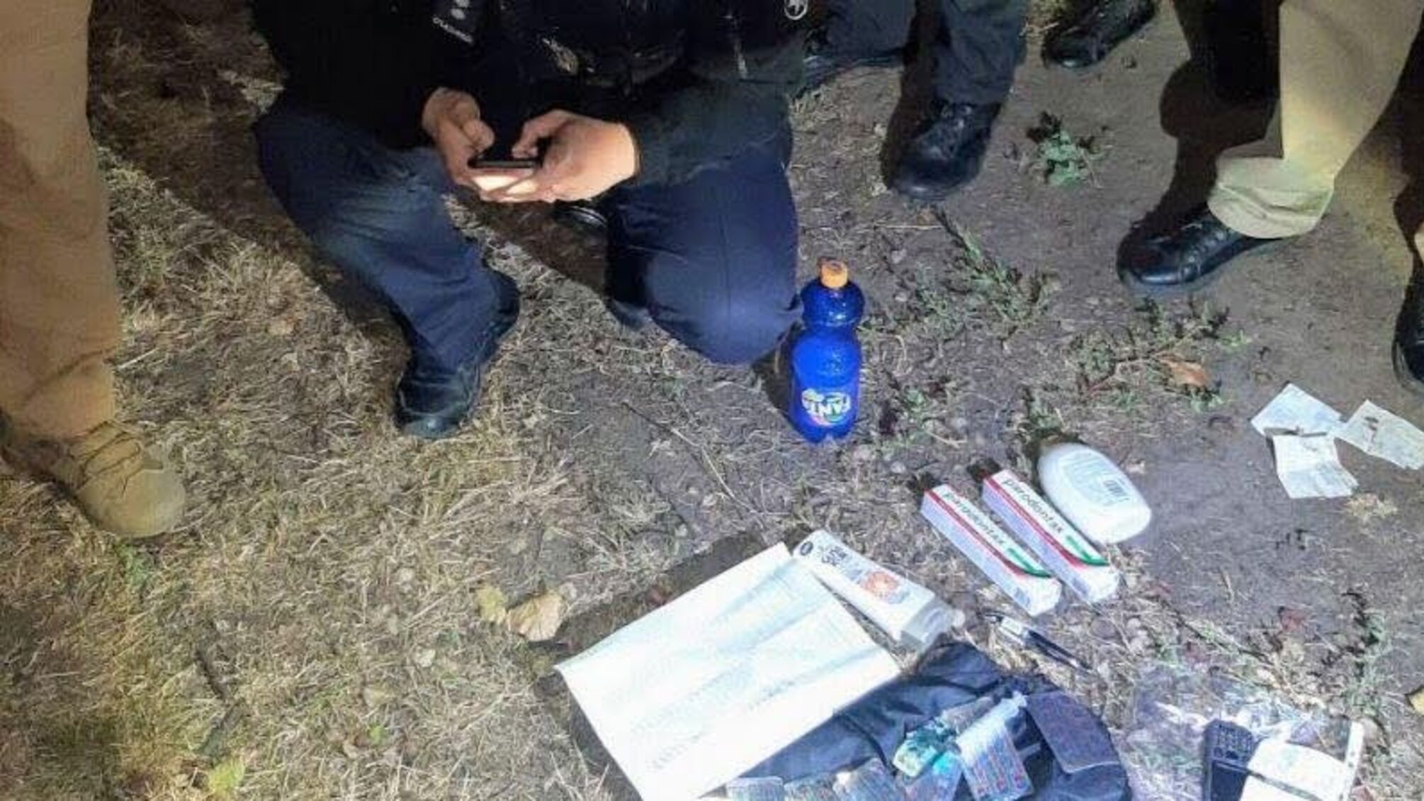“Нічний пікнік” з наркотиками: у столичному парку затримали пару (фото)