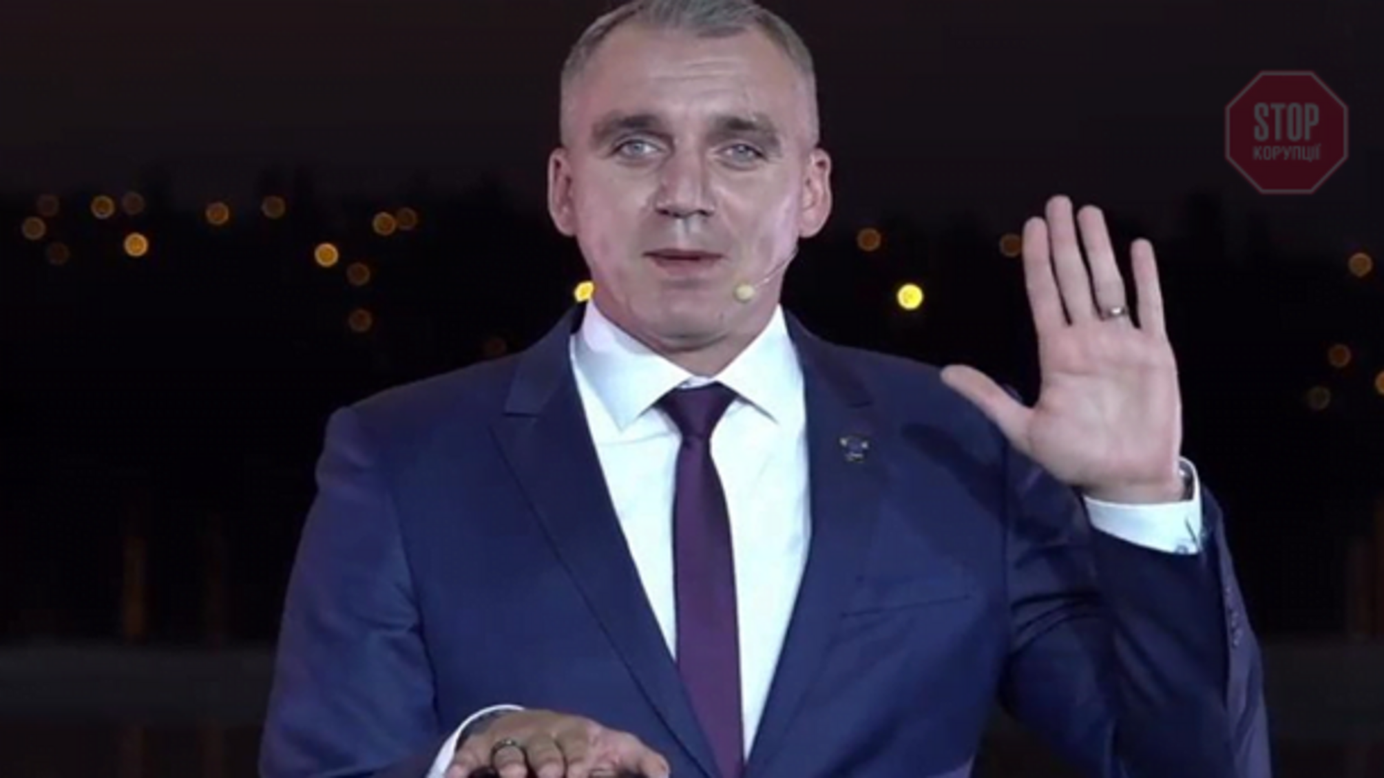 Мер Миколаєва поклявся на Біблії, що не причетний до корупційних схем при укладанні плитки