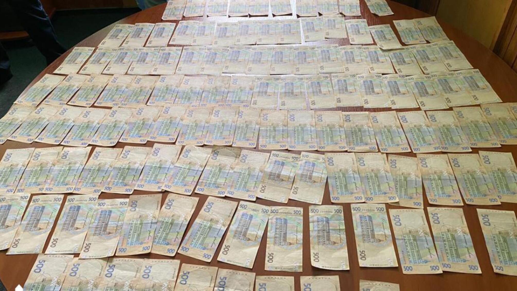 70 000 гривень за залишення на посаді підлеглого та вимагання неправомірної вигоди (ВІДЕО)