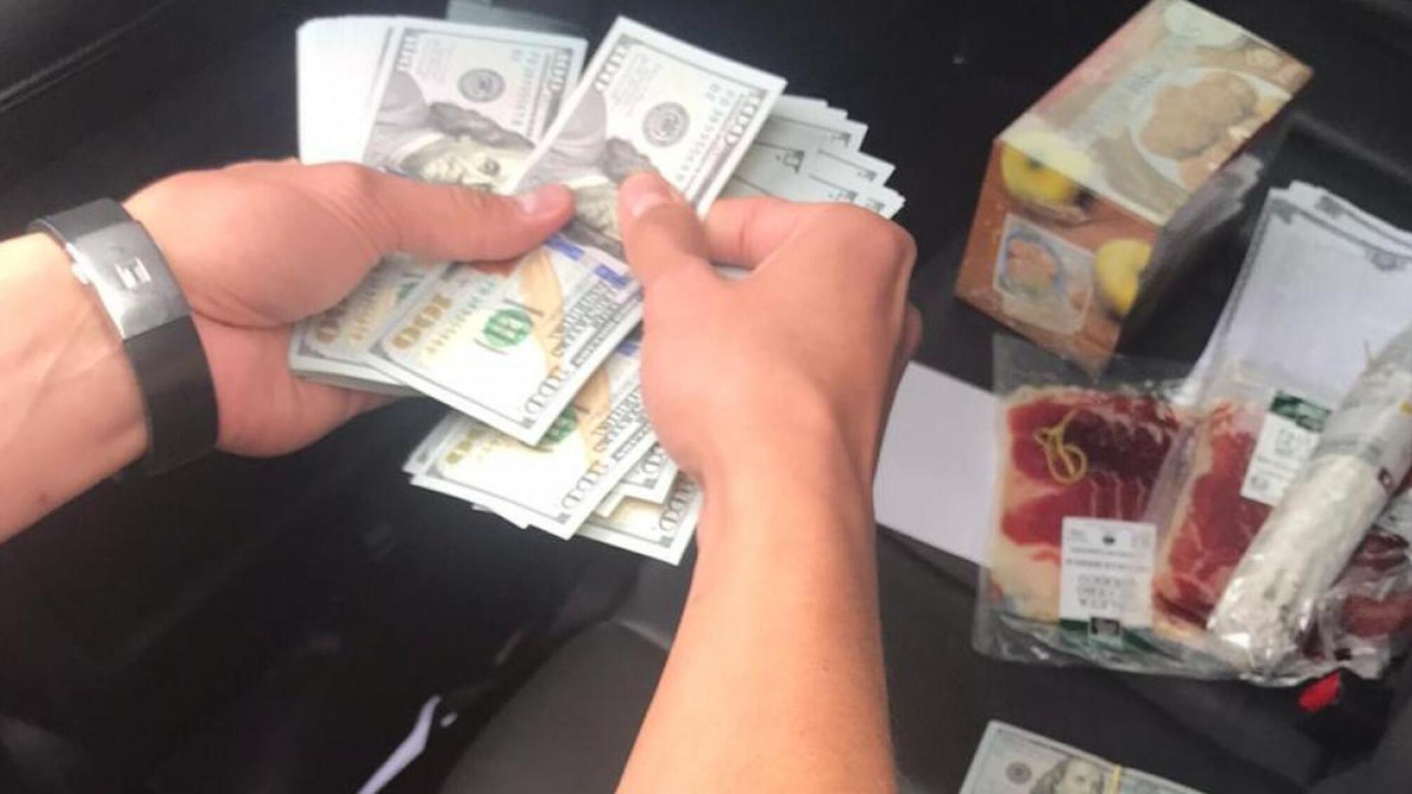 37 000 доларів США за допомогу уникнути кримінальної відповідальності – ДБР затримало посадових осіб ГУ ДФС в Тернопільській області