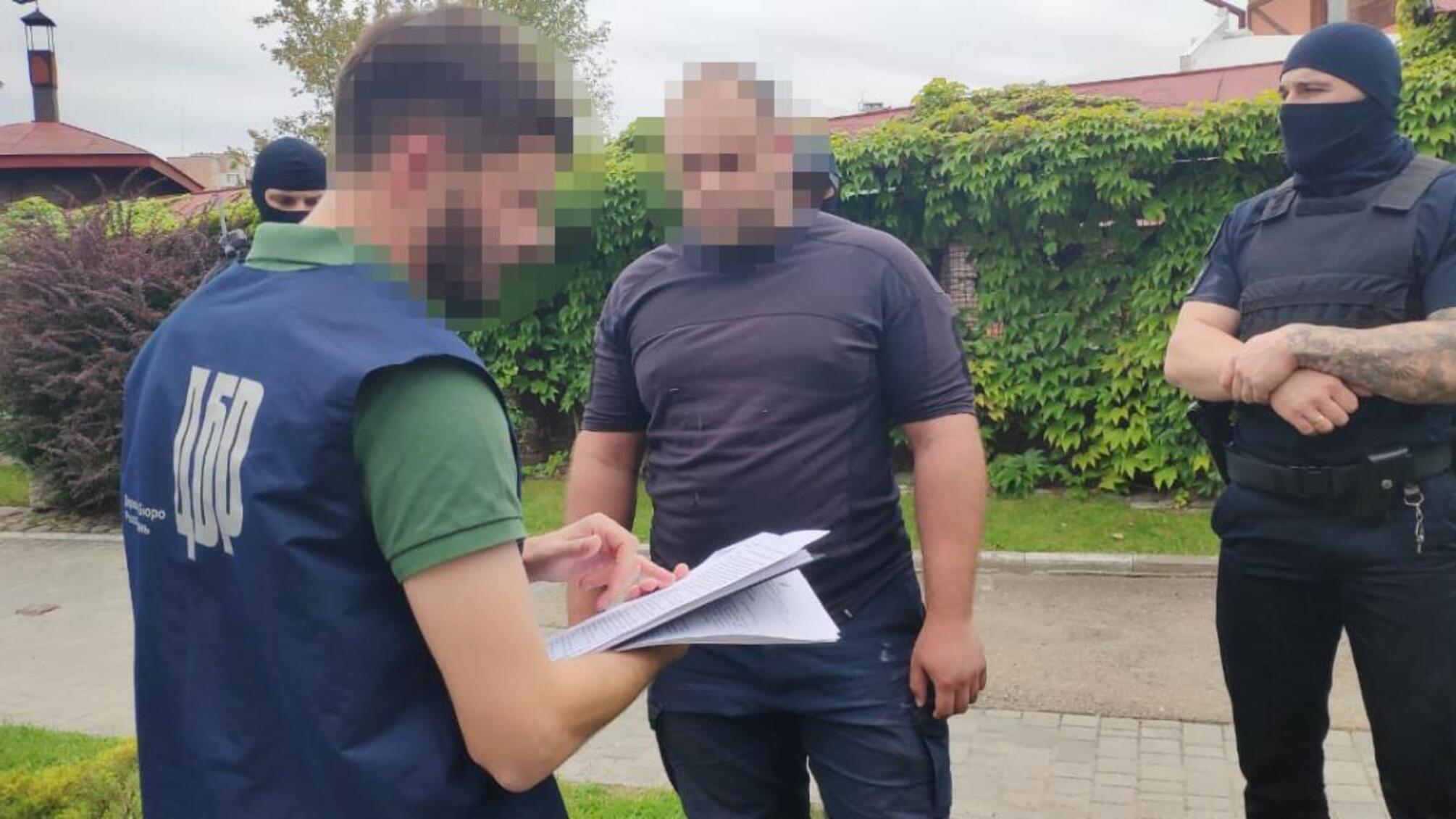 1000 доларів хабара за працевлаштування - ДБР затримало 'на гарячому' посадовця Львівського ДСНС