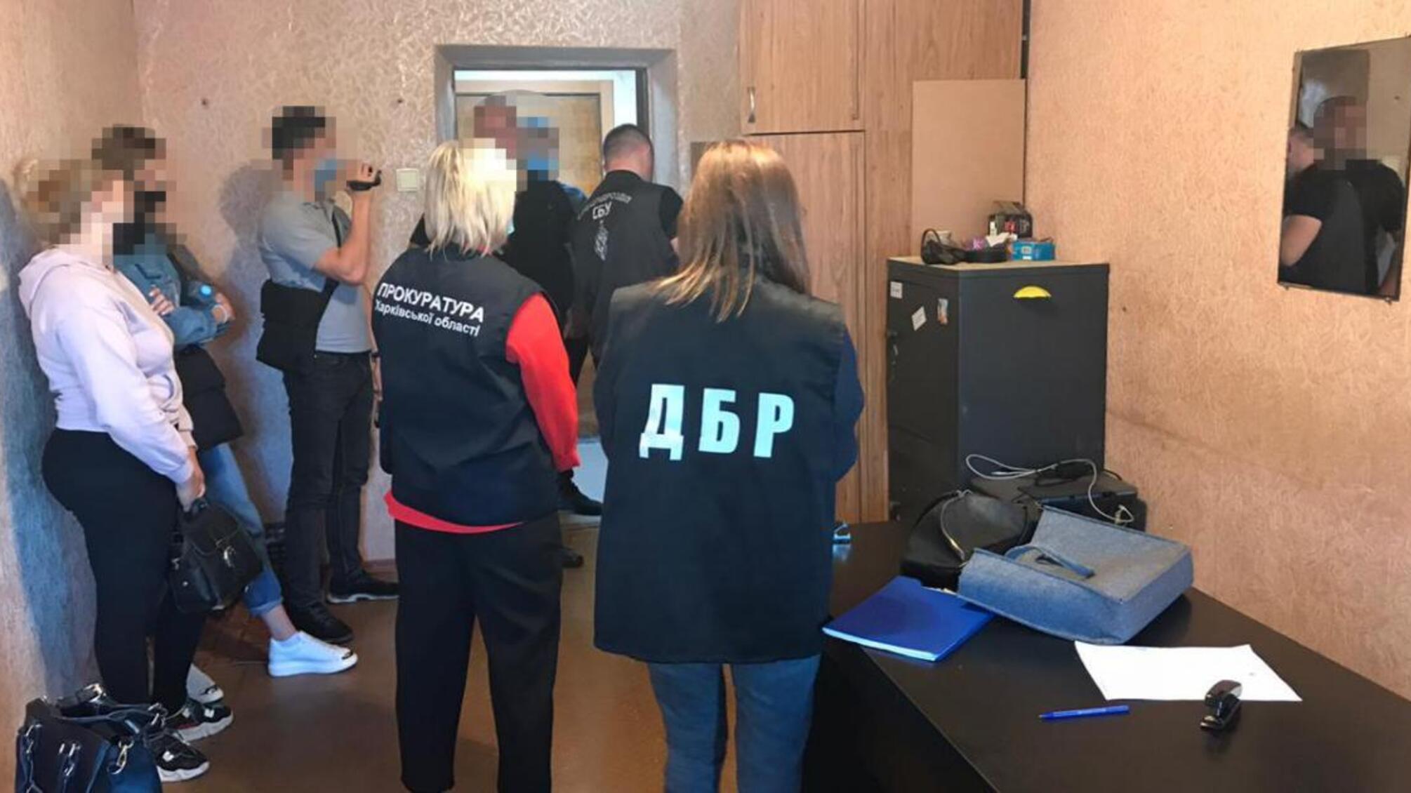 51 000 гривень за непритягнення до відповідальності та повернення раніше вилученого посвідчення водія — ДБР повідомило про підозру поліцейському
