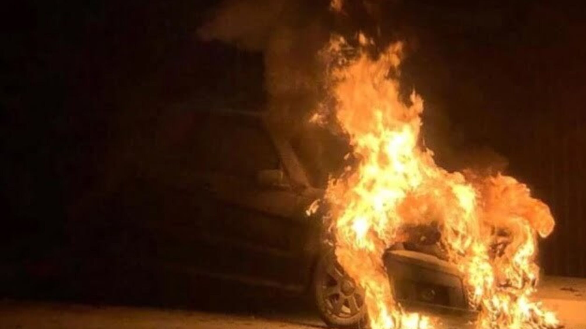 Поліцію просять допитати депутата Тищенка у справі про підпал авто Лероса