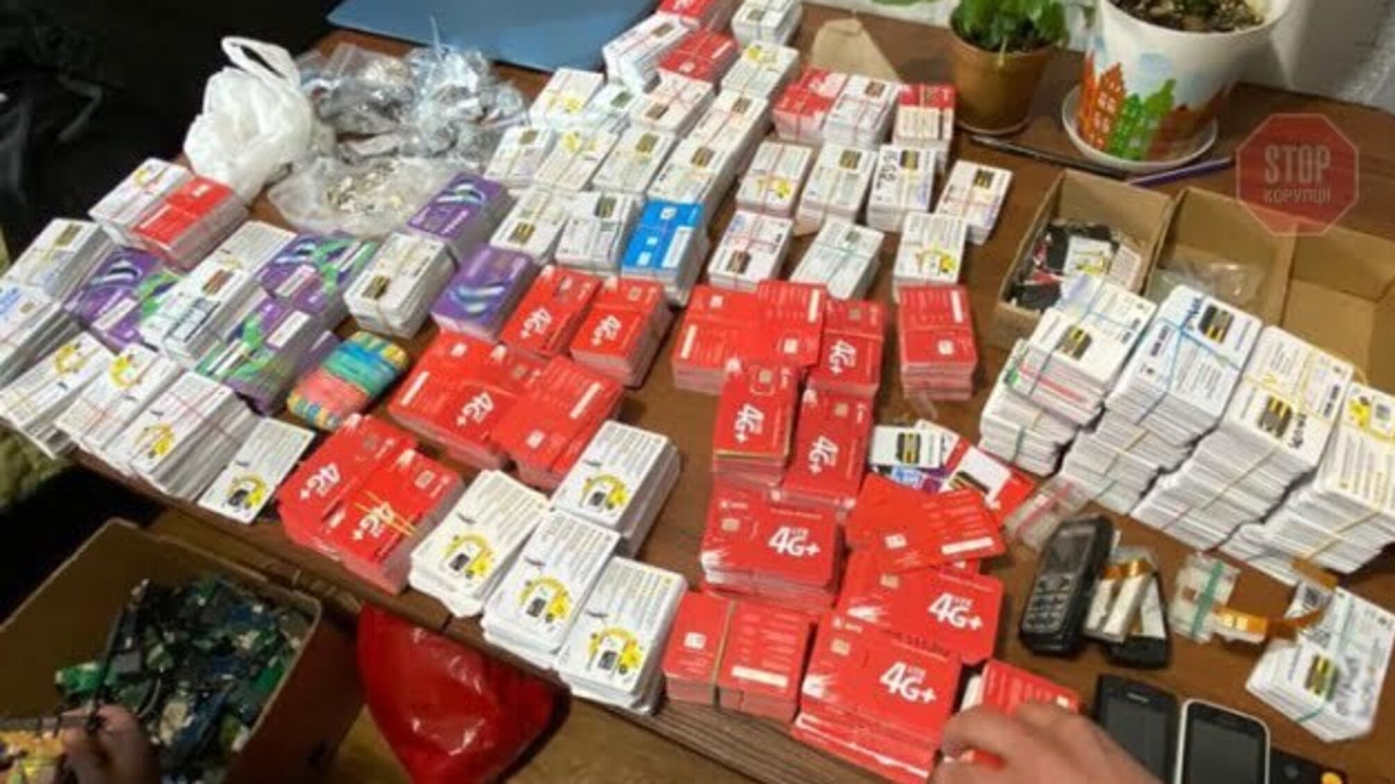 У столиці викрили потужну мережу ботоферм (фото)