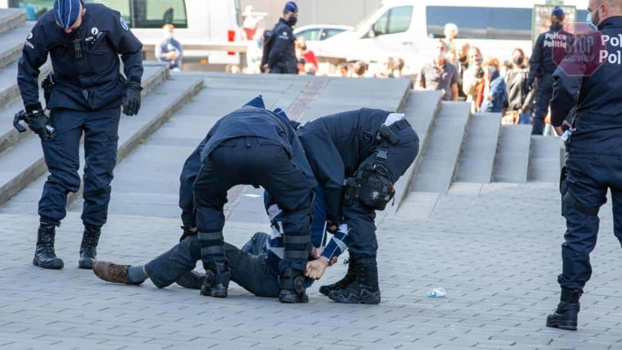 У Брюсселі розігнали мітинг коронаскептиків за порушення карантинних заходів