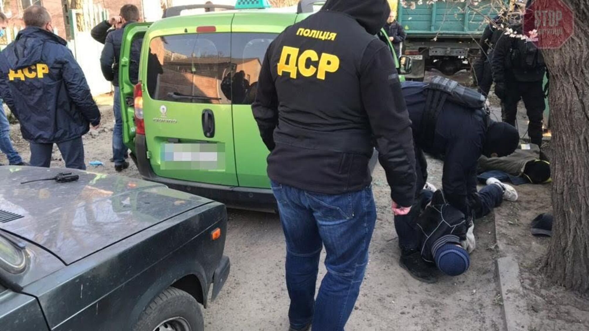 На Дніпропетровщині злочинна група постачала наркотики до виправної колонії (фото)