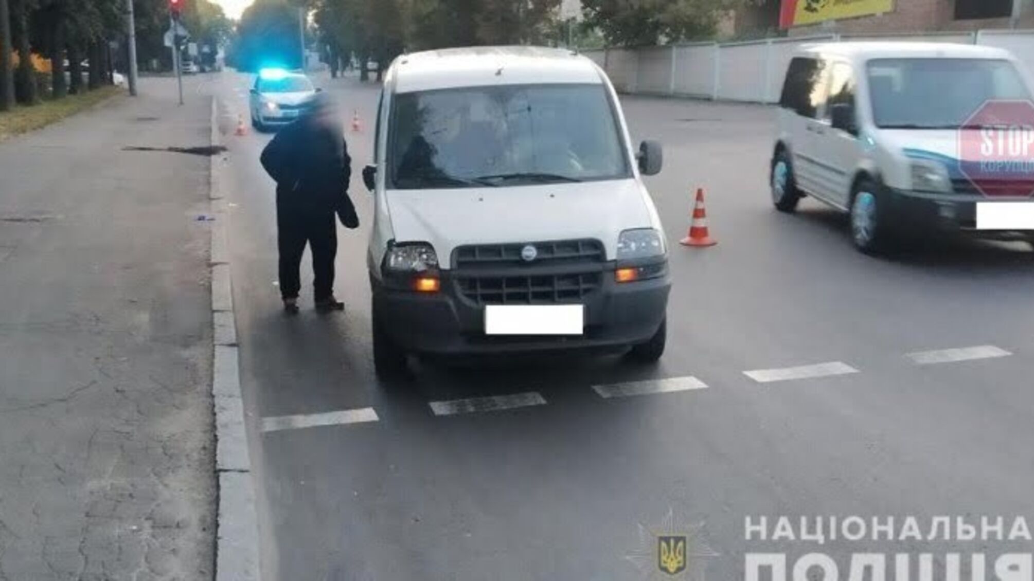 Прибирала вулицю: у Рівному автівка збила двірничку